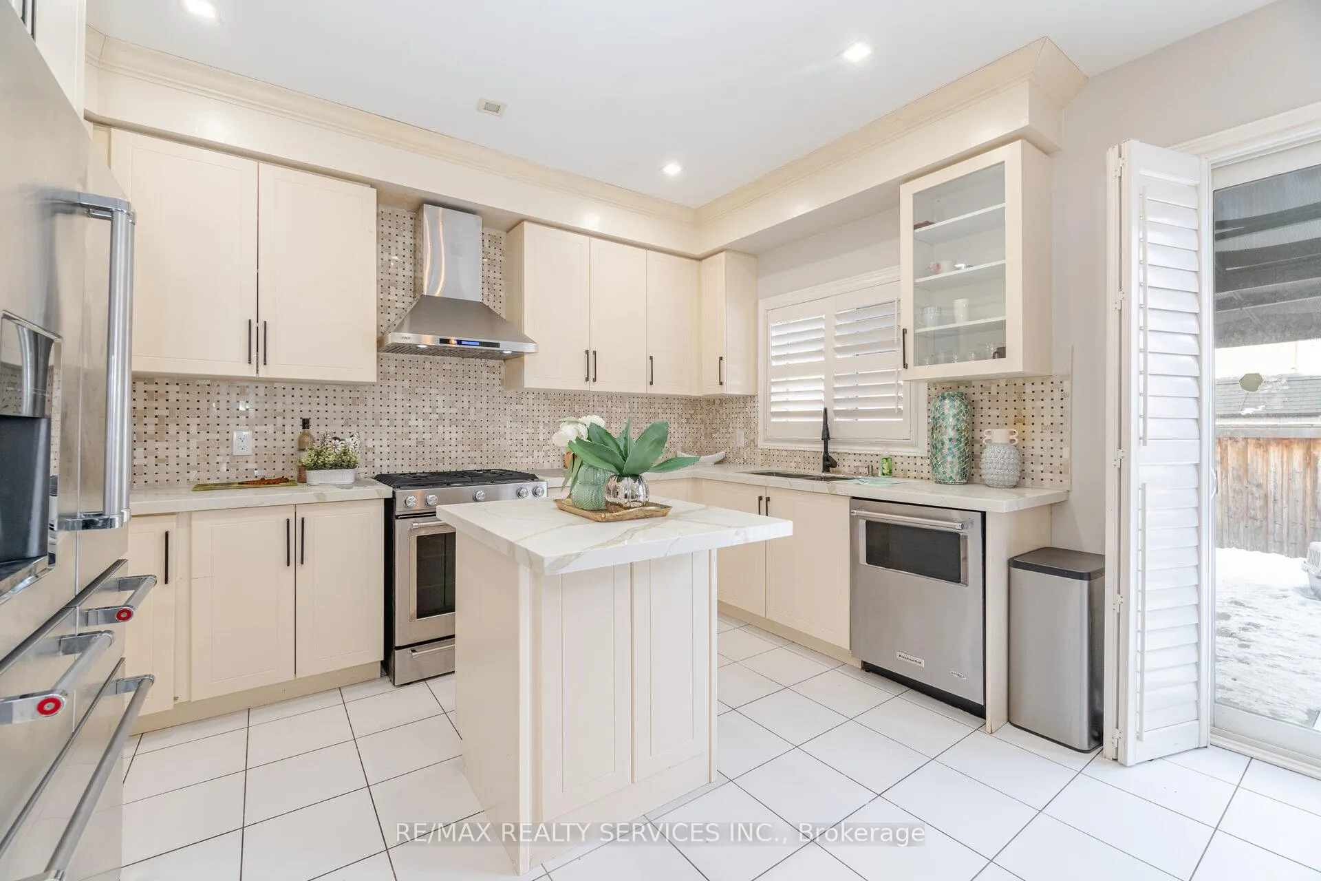 Photo 14 of 30 Blackberry Valley Crescent, Caledon, Rural Caledon — HOMEH