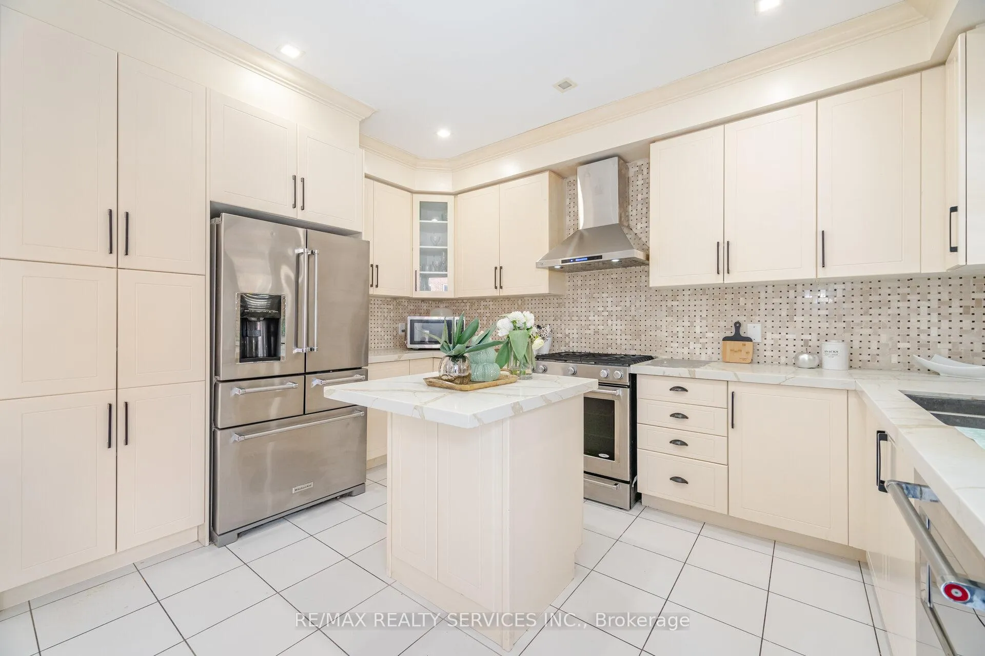Photo 15 of 30 Blackberry Valley Crescent, Caledon, Rural Caledon — HOMEH