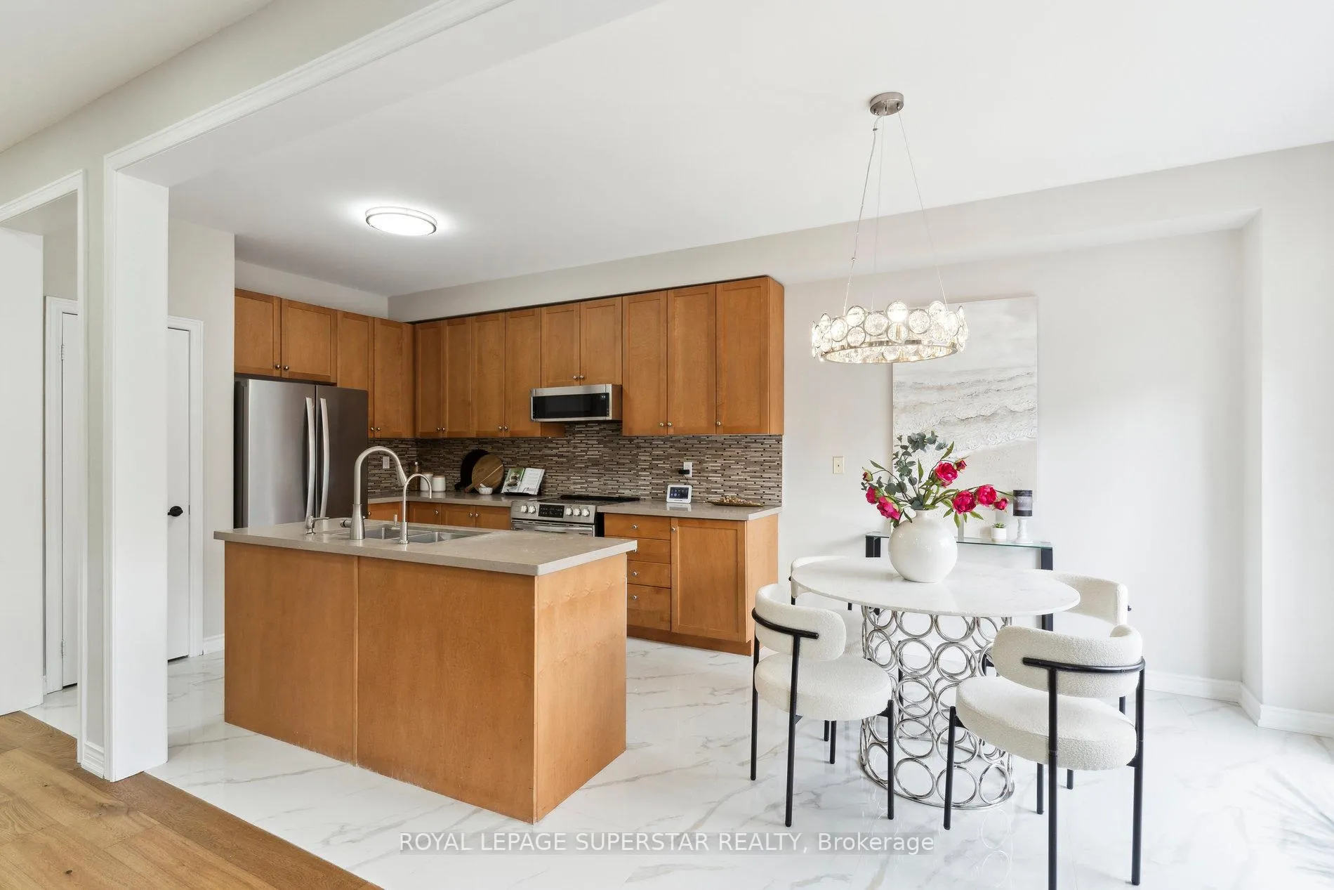Photo 13 of 108 Daiseyfield Crescent, Vaughan, Vellore Village — HOMEH