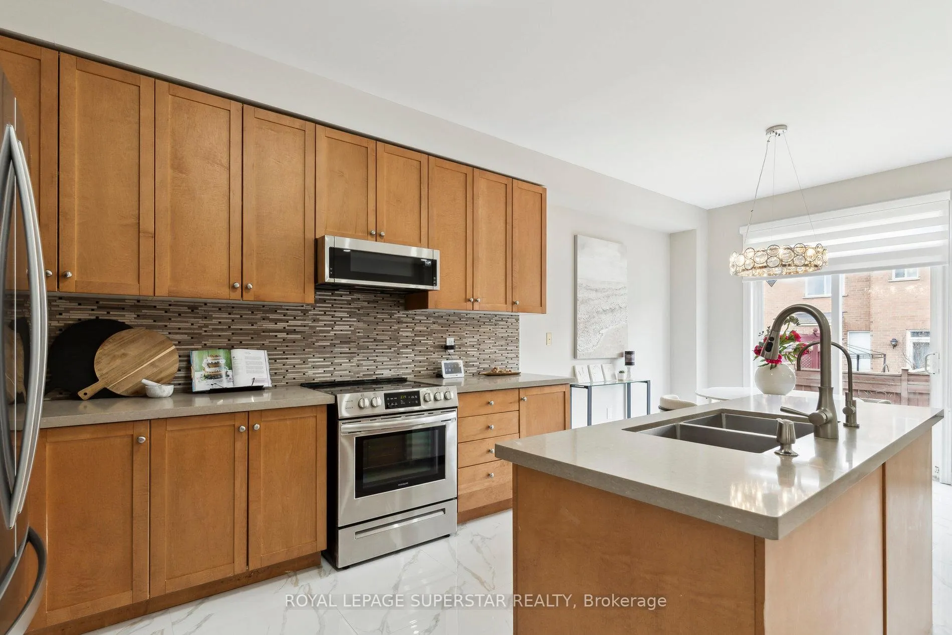 Photo 18 of 108 Daiseyfield Crescent, Vaughan, Vellore Village — HOMEH