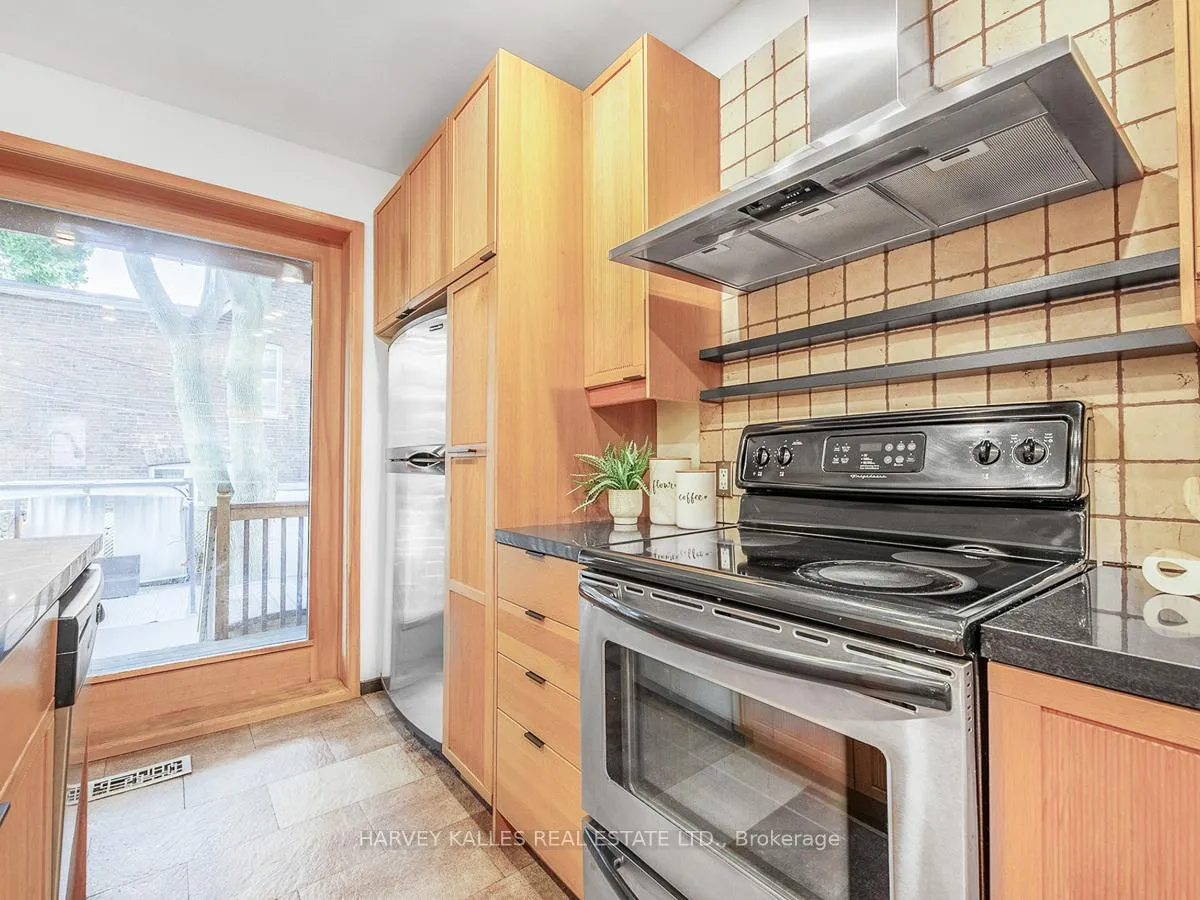 Photo 15 of 2053 Gerrard Street E, Toronto, East End-Danforth — HOMEH