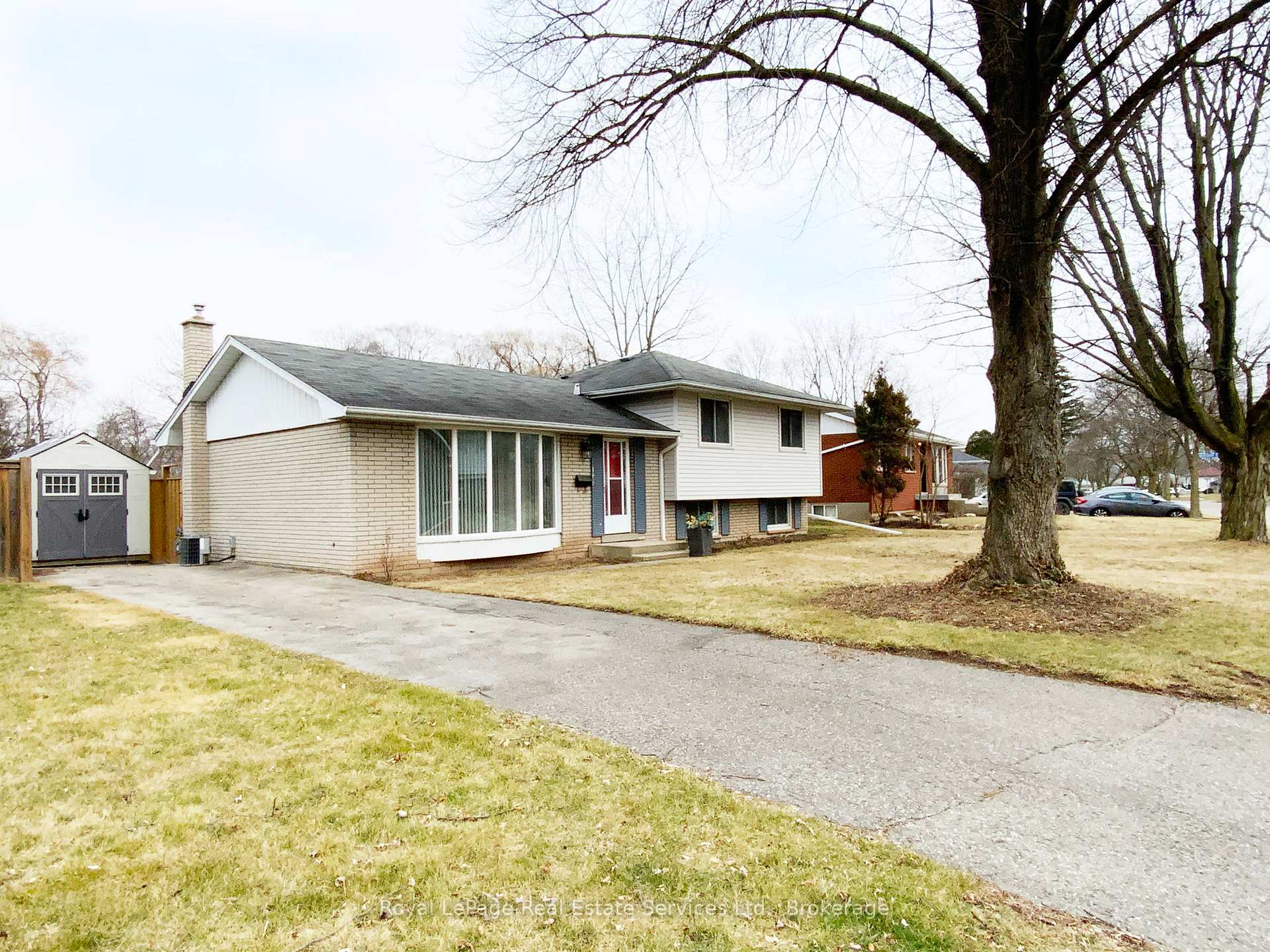 Photo 2 of 395 Erindale Drive, Burlington, Appleby — HOMEH