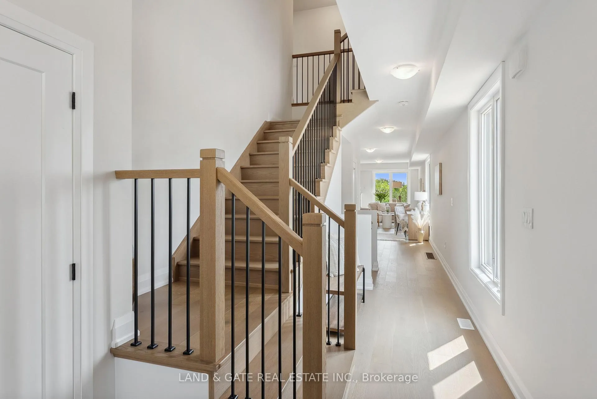 Photo 3 of 993 Queensdale Avenue, Oshawa, Donevan — HOMEH
