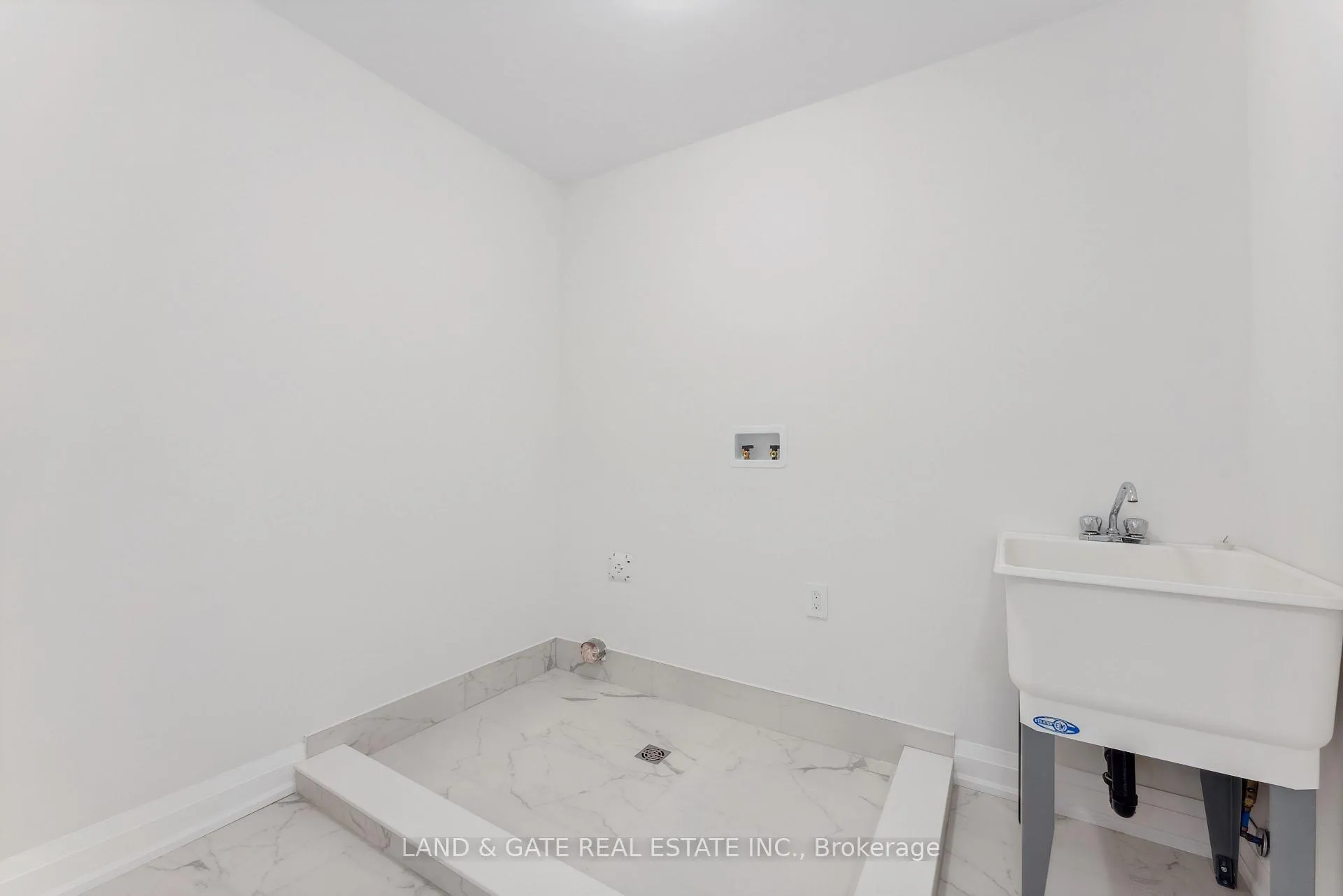 Photo 30 of 993 Queensdale Avenue, Oshawa, Donevan — HOMEH