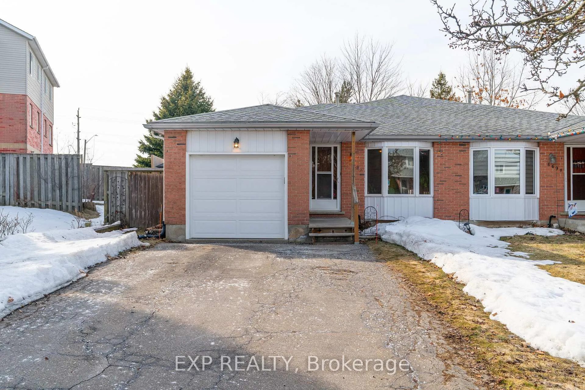 Photo 1 of Unit Unit A, 669 Pinerow Crescent, Waterloo — HOMEH