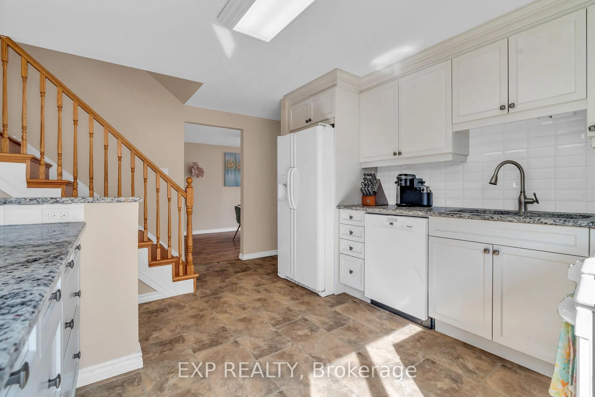 Photo 10 of Unit Unit A, 669 Pinerow Crescent, Waterloo — HOMEH