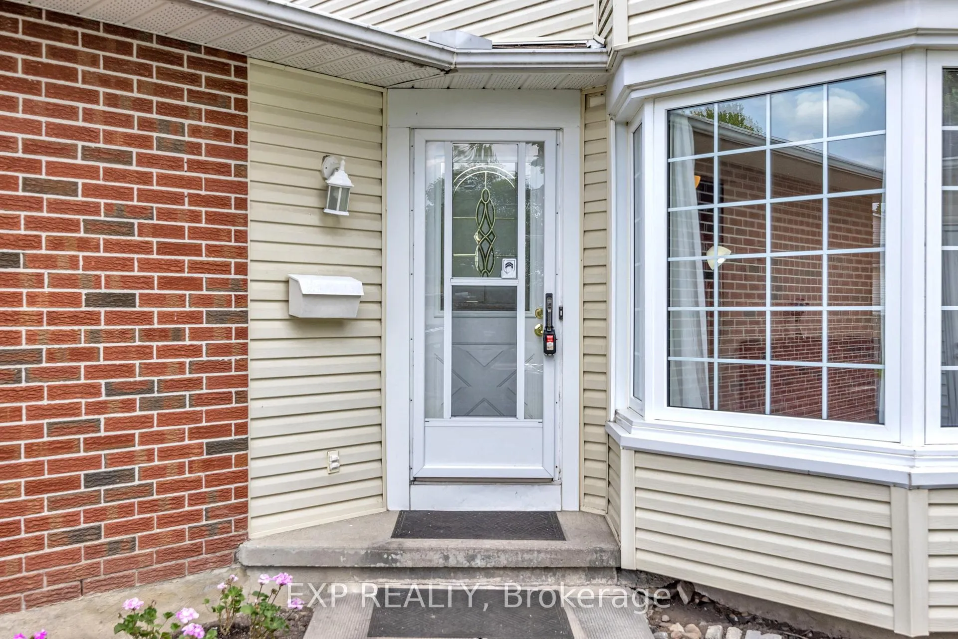 Photo 6 of 29 Gowrie Drive, Ottawa, Kanata - Glencairn/Hazeldean — HOMEH