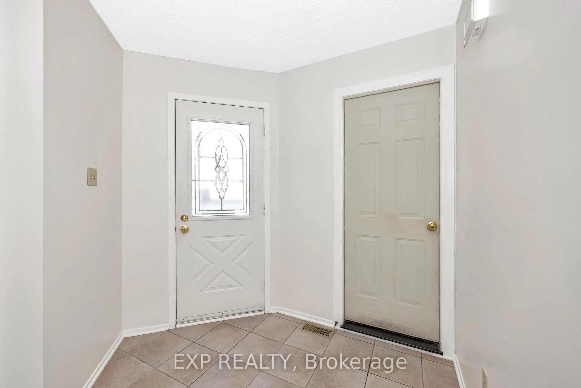 Photo 7 of 29 Gowrie Drive, Ottawa, Kanata - Glencairn/Hazeldean — HOMEH
