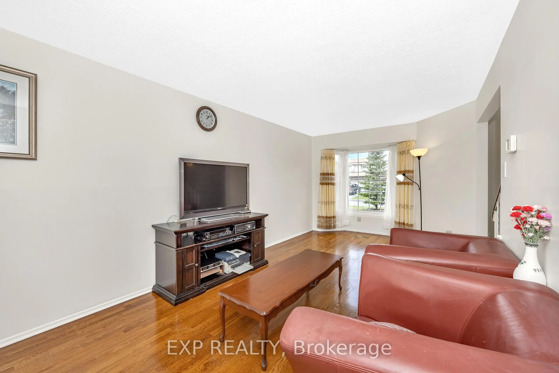 Photo 10 of 29 Gowrie Drive, Ottawa, Kanata - Glencairn/Hazeldean — HOMEH