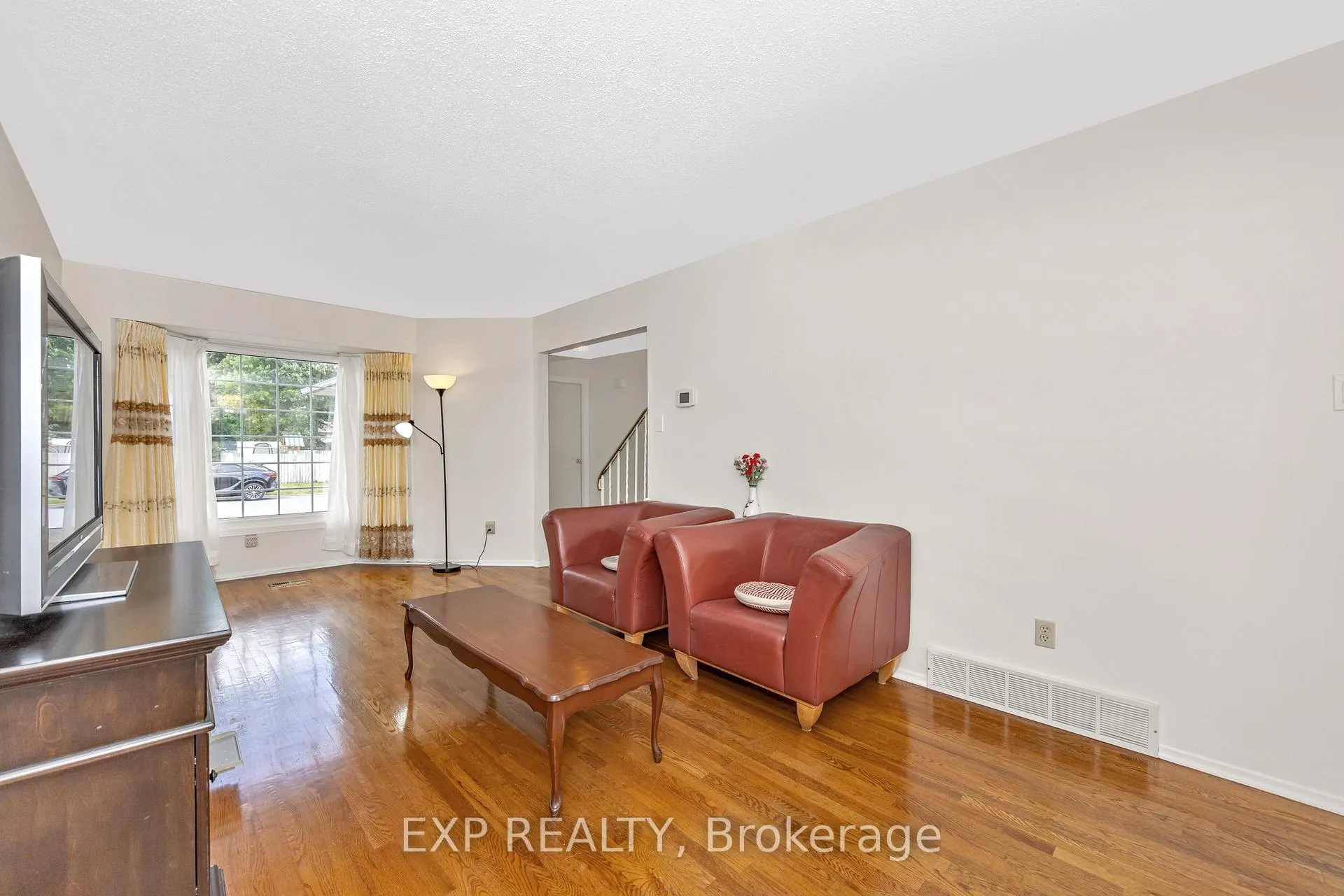 Photo 11 of 29 Gowrie Drive, Ottawa, Kanata - Glencairn/Hazeldean — HOMEH