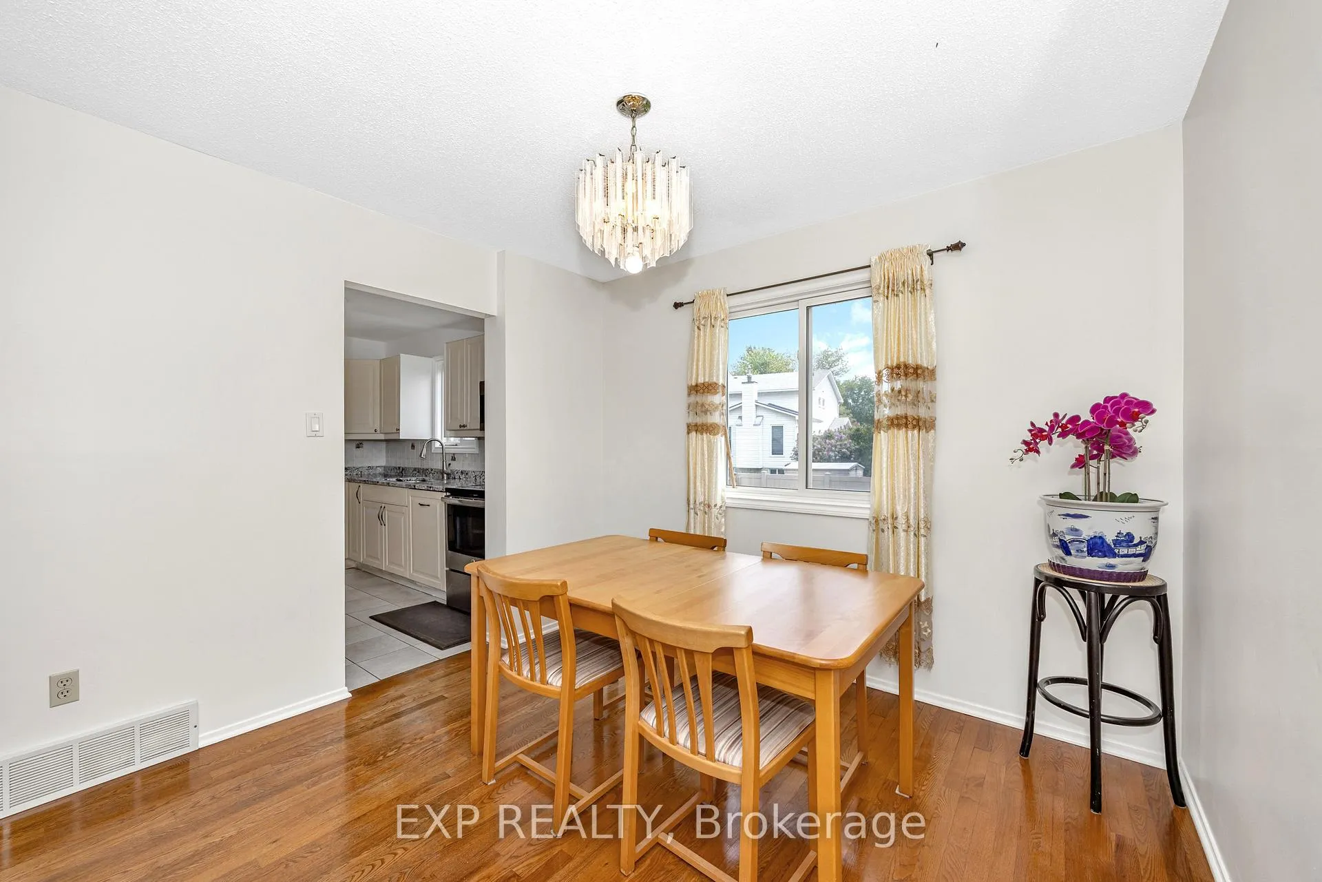Photo 12 of 29 Gowrie Drive, Ottawa, Kanata - Glencairn/Hazeldean — HOMEH