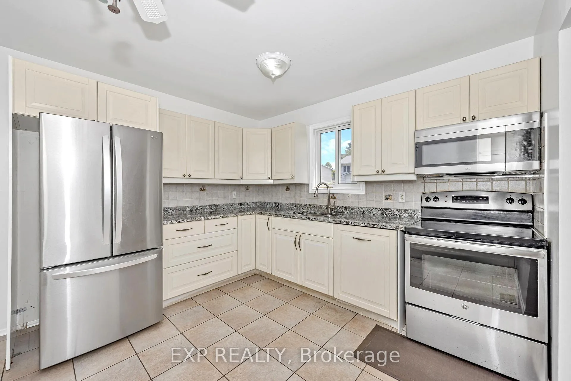 Photo 18 of 29 Gowrie Drive, Ottawa, Kanata - Glencairn/Hazeldean — HOMEH