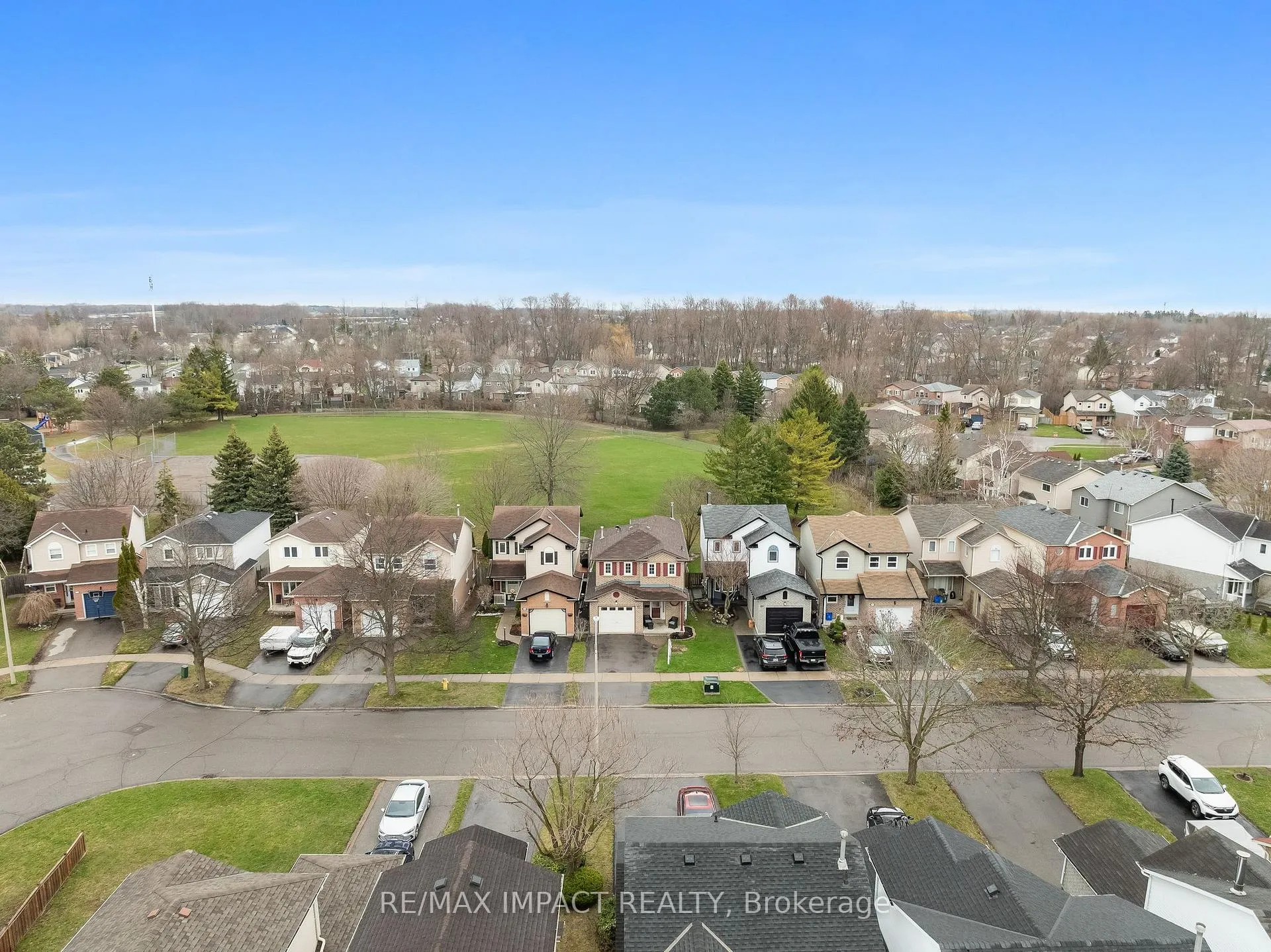 Photo 3 of 46 Windham Crescent, Clarington, Courtice — HOMEH