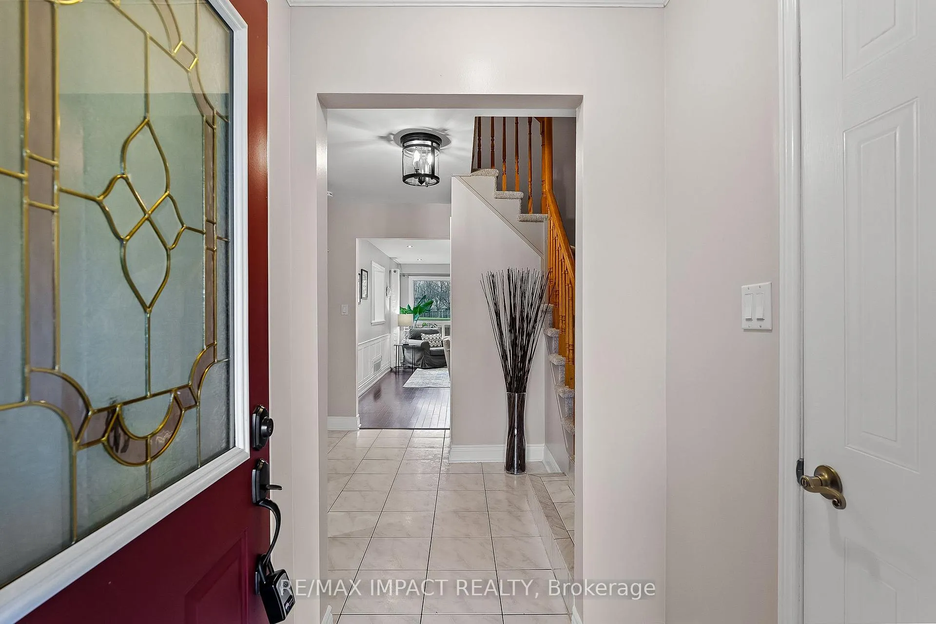 Photo 4 of 46 Windham Crescent, Clarington, Courtice — HOMEH