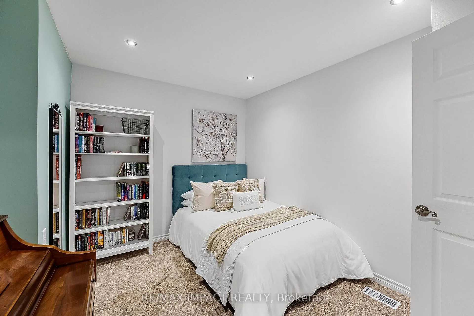 Photo 19 of 46 Windham Crescent, Clarington, Courtice — HOMEH