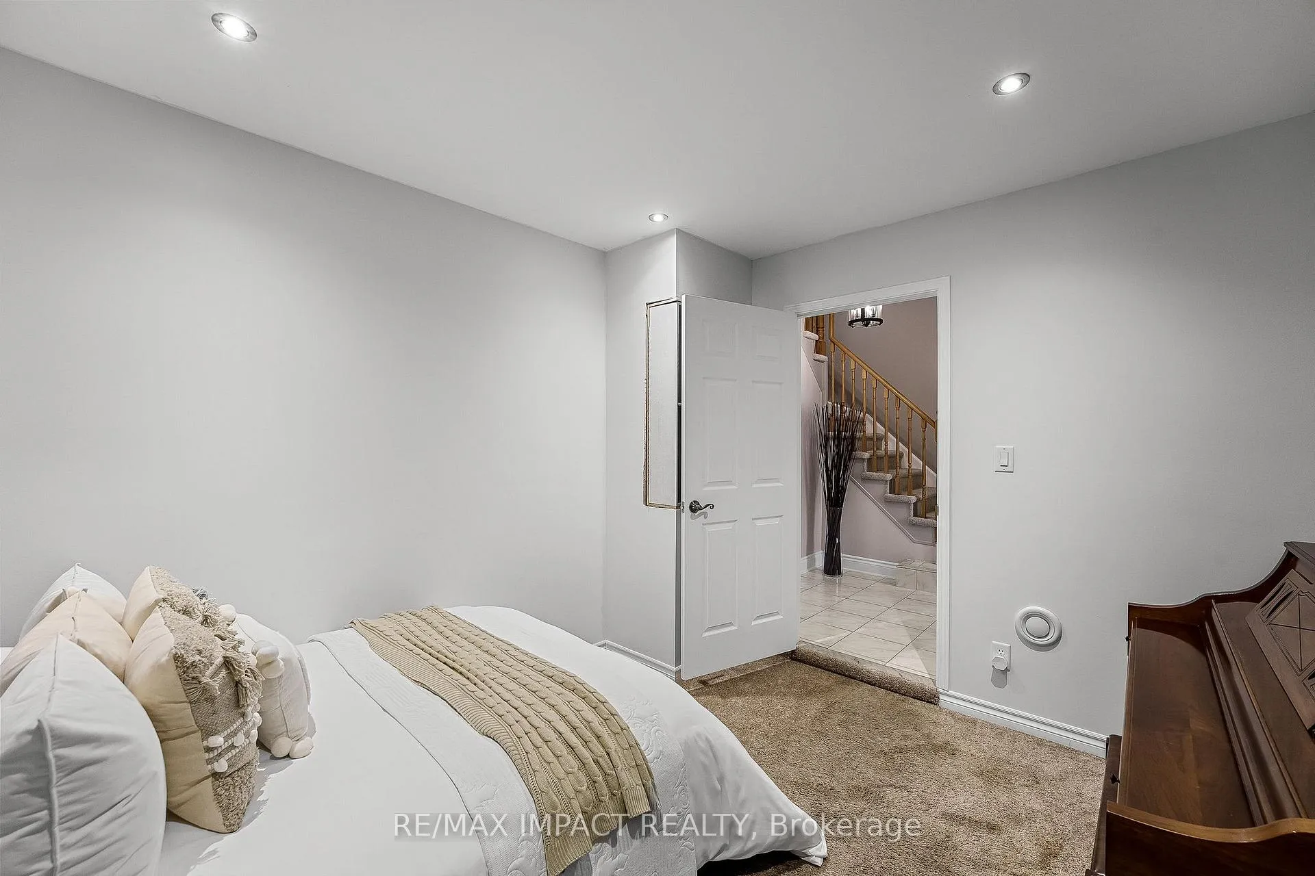 Photo 20 of 46 Windham Crescent, Clarington, Courtice — HOMEH