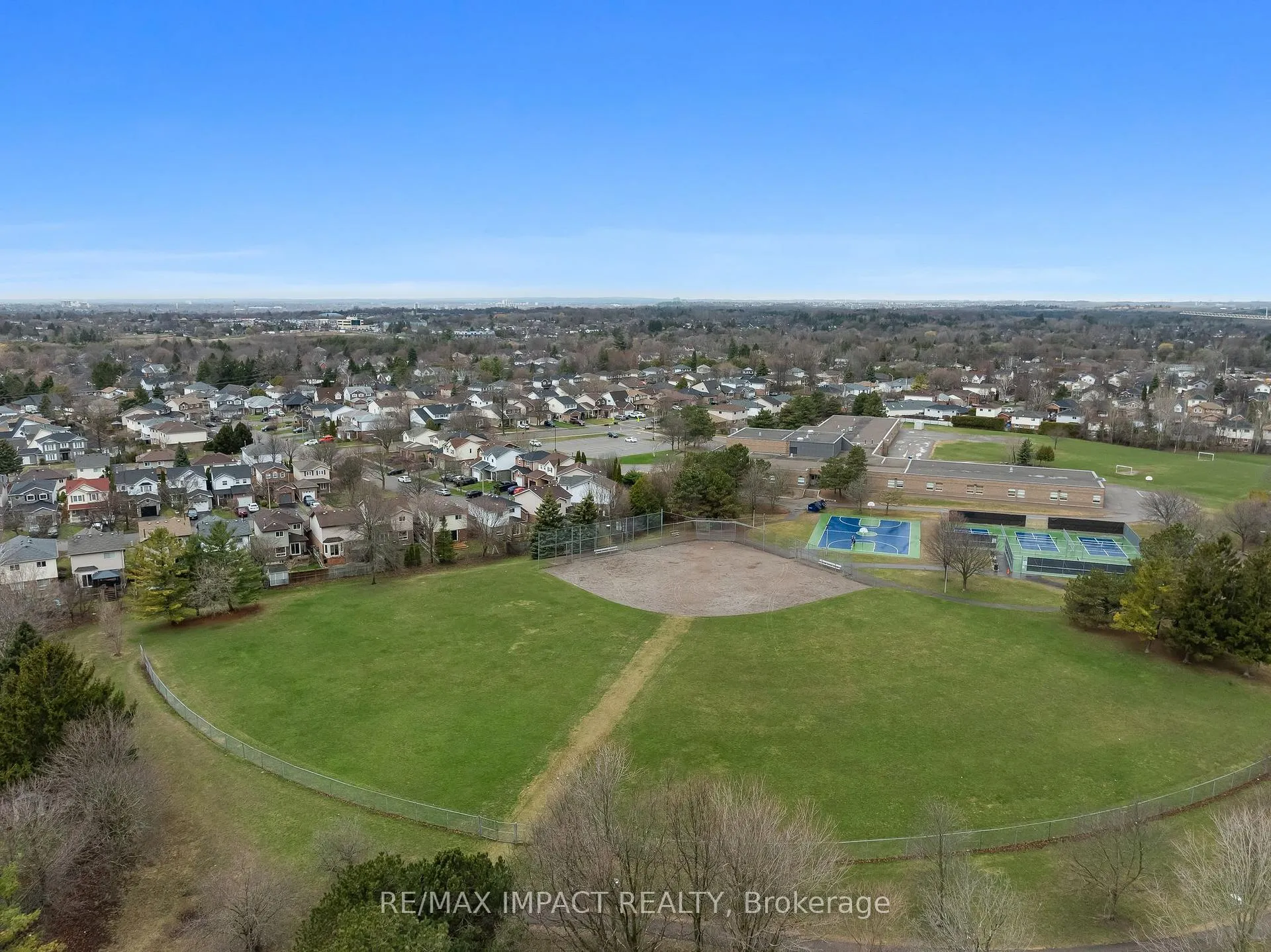Photo 48 of 46 Windham Crescent, Clarington, Courtice — HOMEH