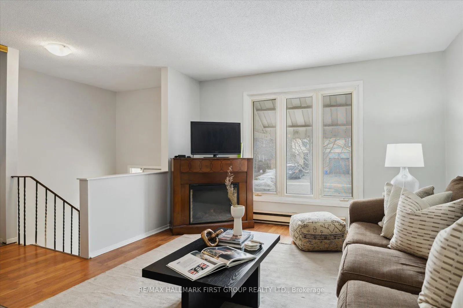 Photo 3 of 175 Londonderry Street, Oshawa, Vanier — HOMEH