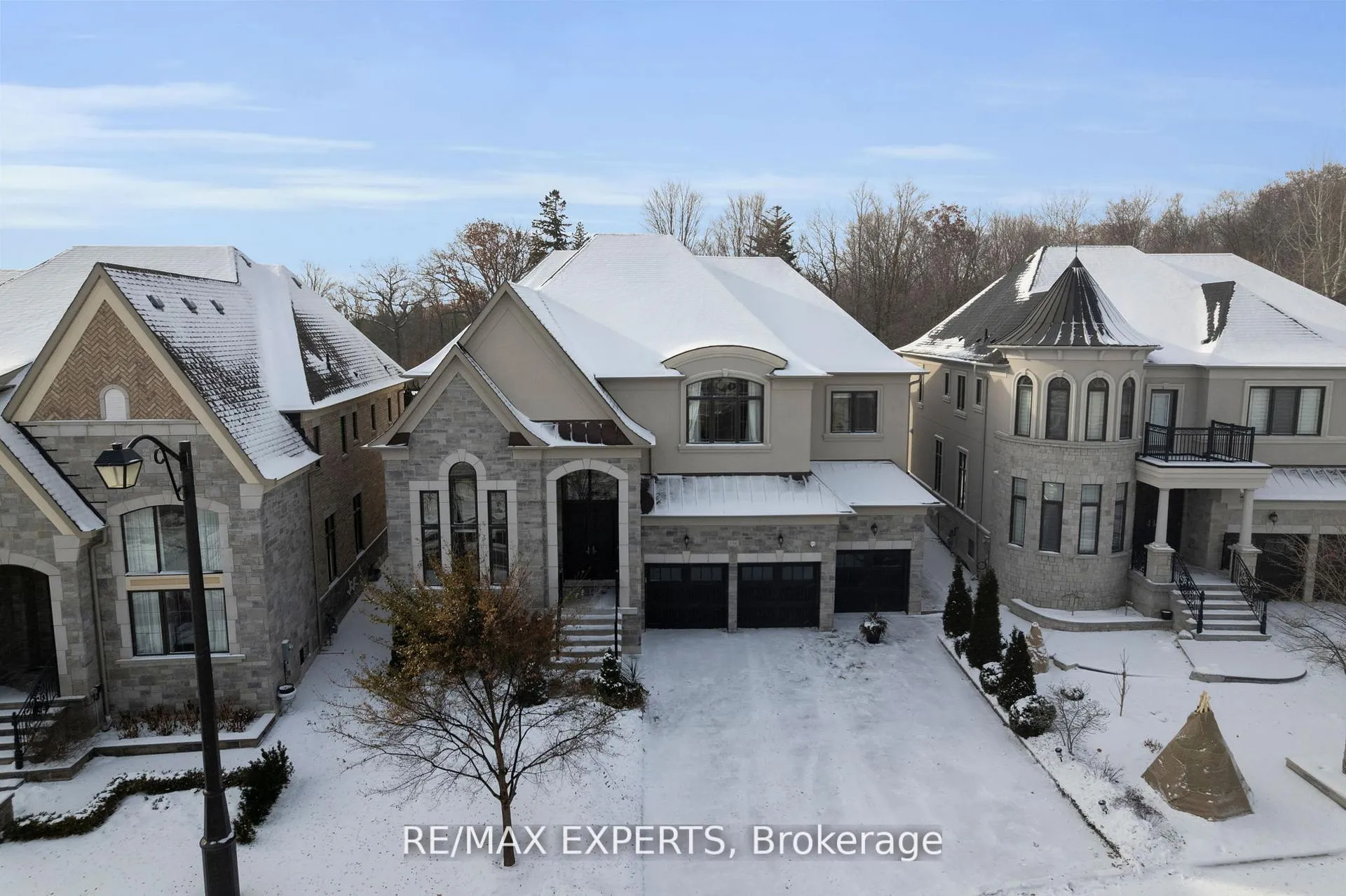 Photo 2 of 136 Lady Jessica Drive, Vaughan, Patterson — HOMEH
