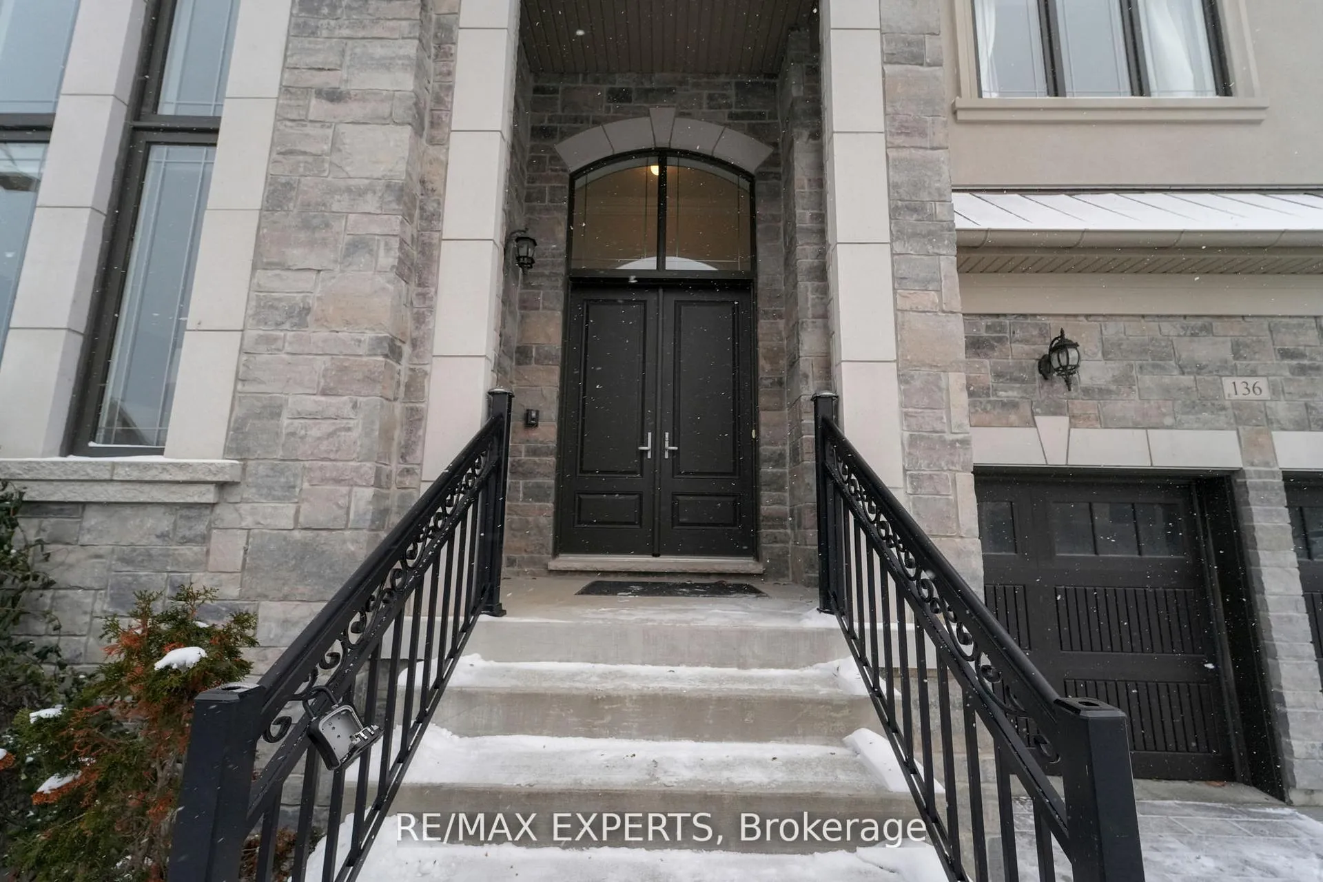 Photo 3 of 136 Lady Jessica Drive, Vaughan, Patterson — HOMEH
