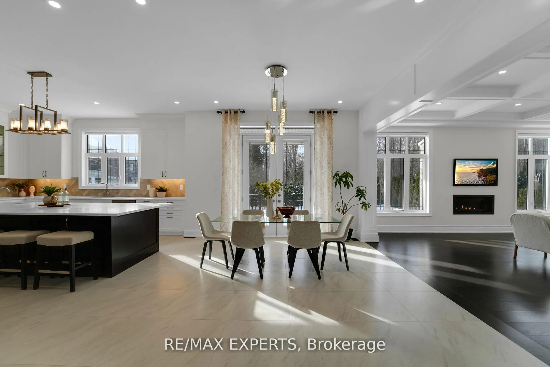 Photo 9 of 136 Lady Jessica Drive, Vaughan, Patterson — HOMEH