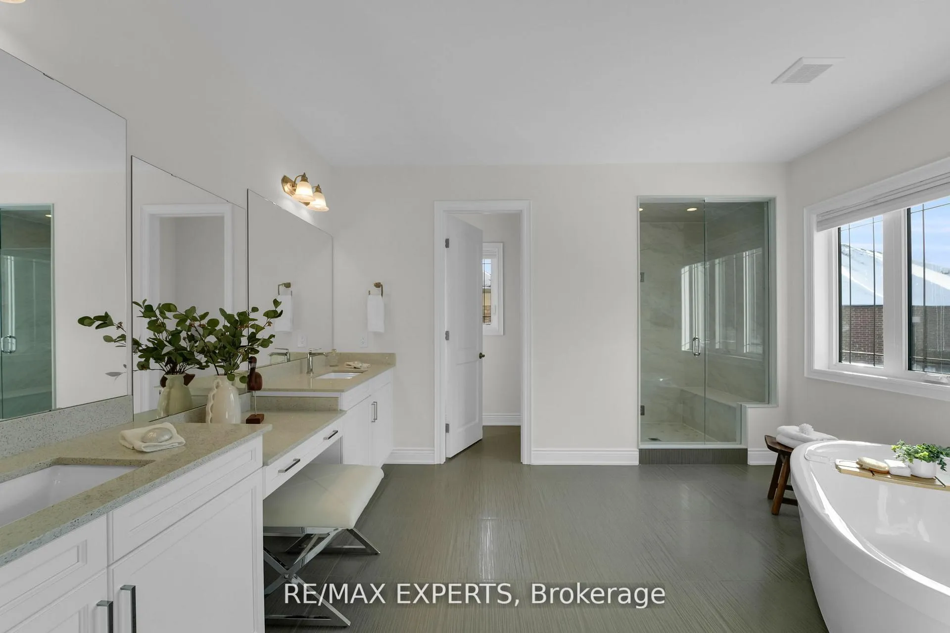 Photo 26 of 136 Lady Jessica Drive, Vaughan, Patterson — HOMEH