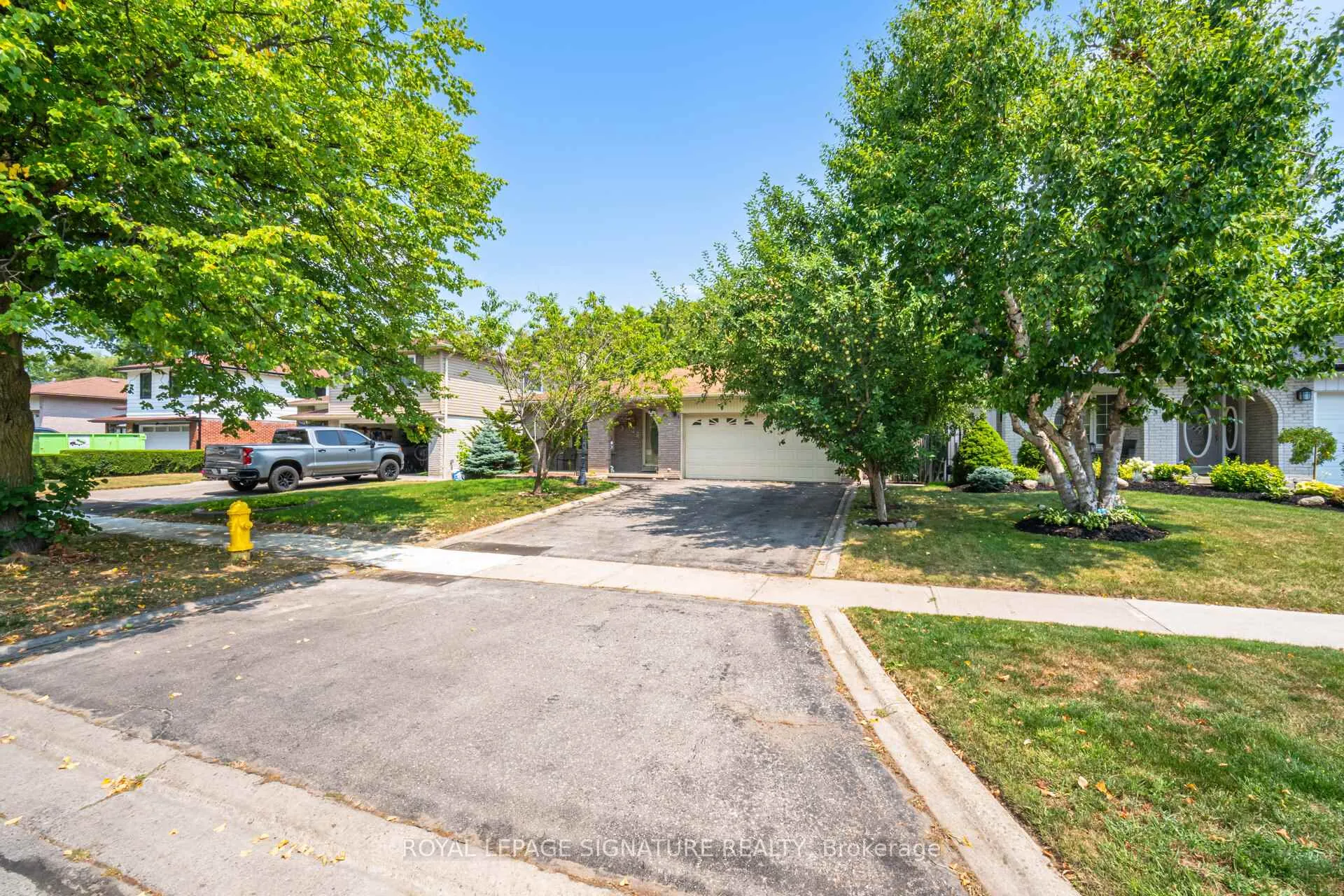 Photo 2 of 574 Antigua Crescent, Oshawa, Northglen — HOMEH