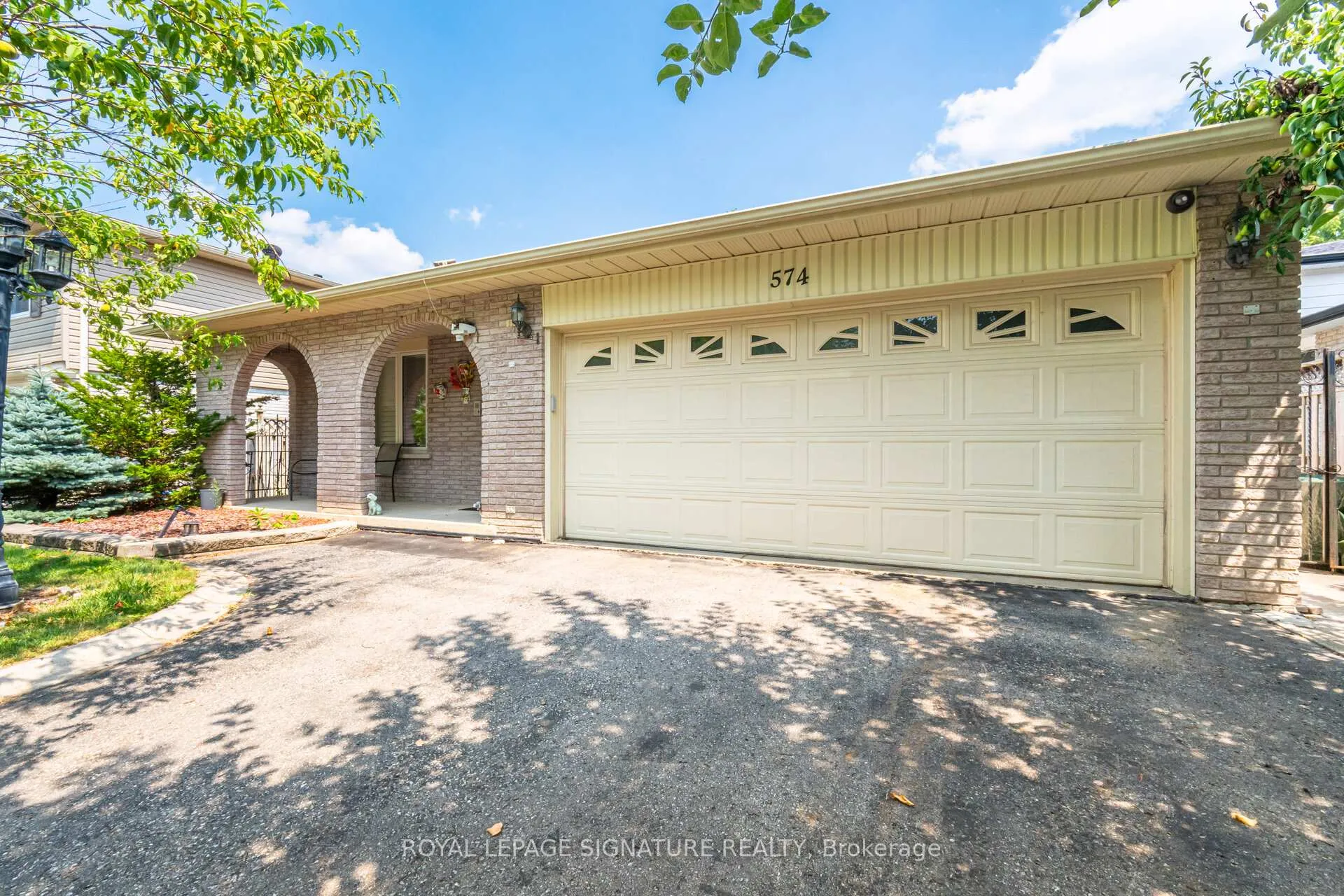 Photo 4 of 574 Antigua Crescent, Oshawa, Northglen — HOMEH