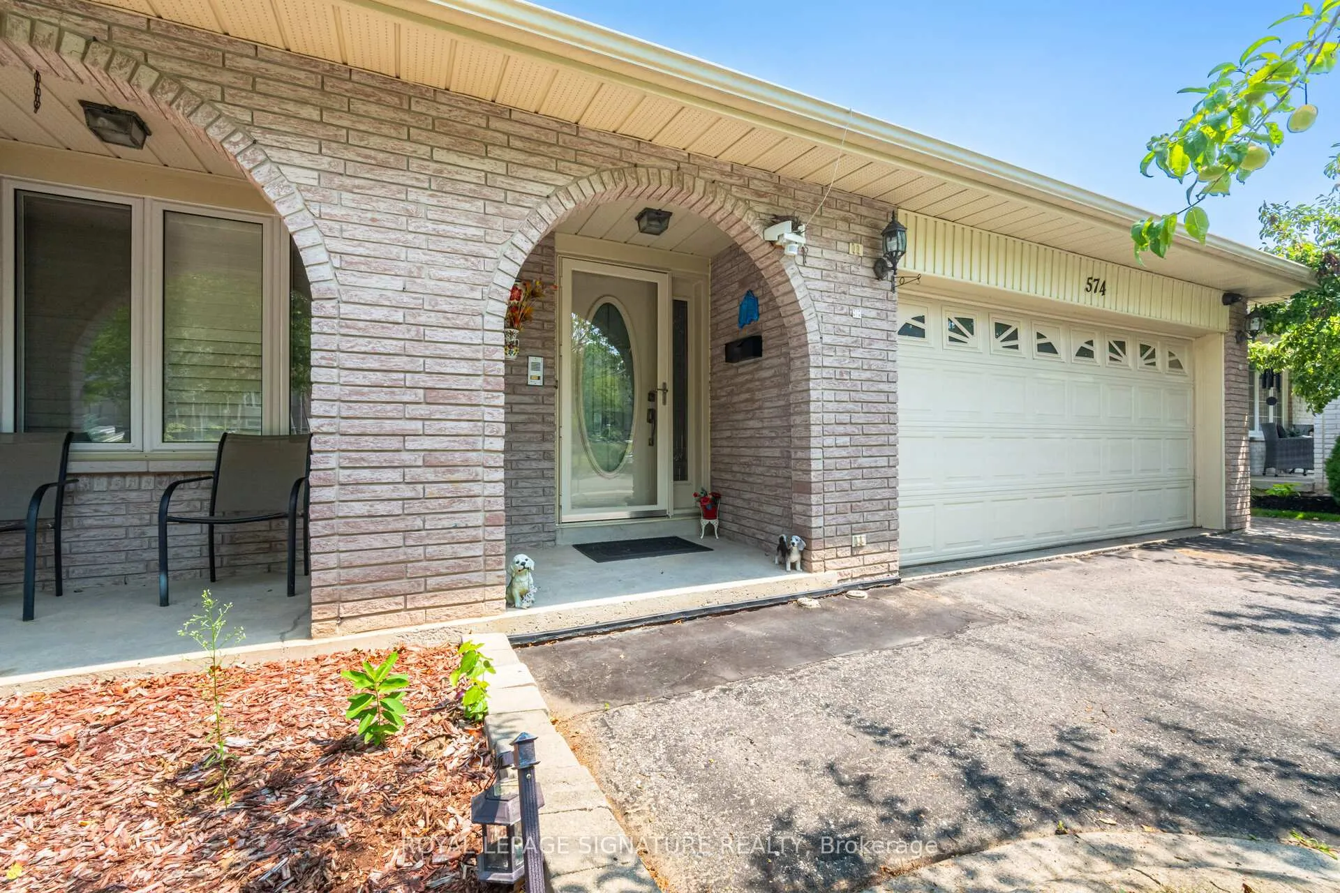 Photo 5 of 574 Antigua Crescent, Oshawa, Northglen — HOMEH