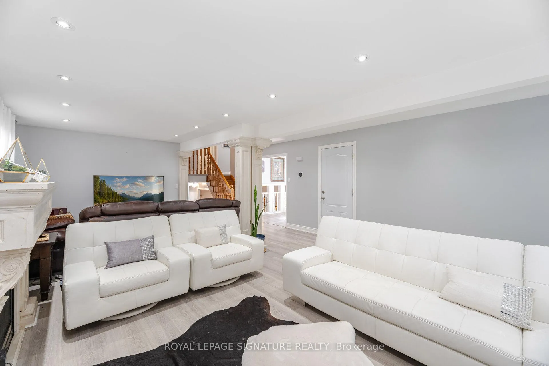 Photo 11 of 574 Antigua Crescent, Oshawa, Northglen — HOMEH