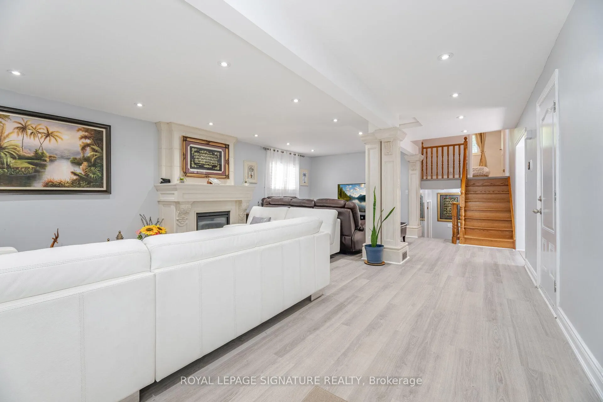 Photo 12 of 574 Antigua Crescent, Oshawa, Northglen — HOMEH