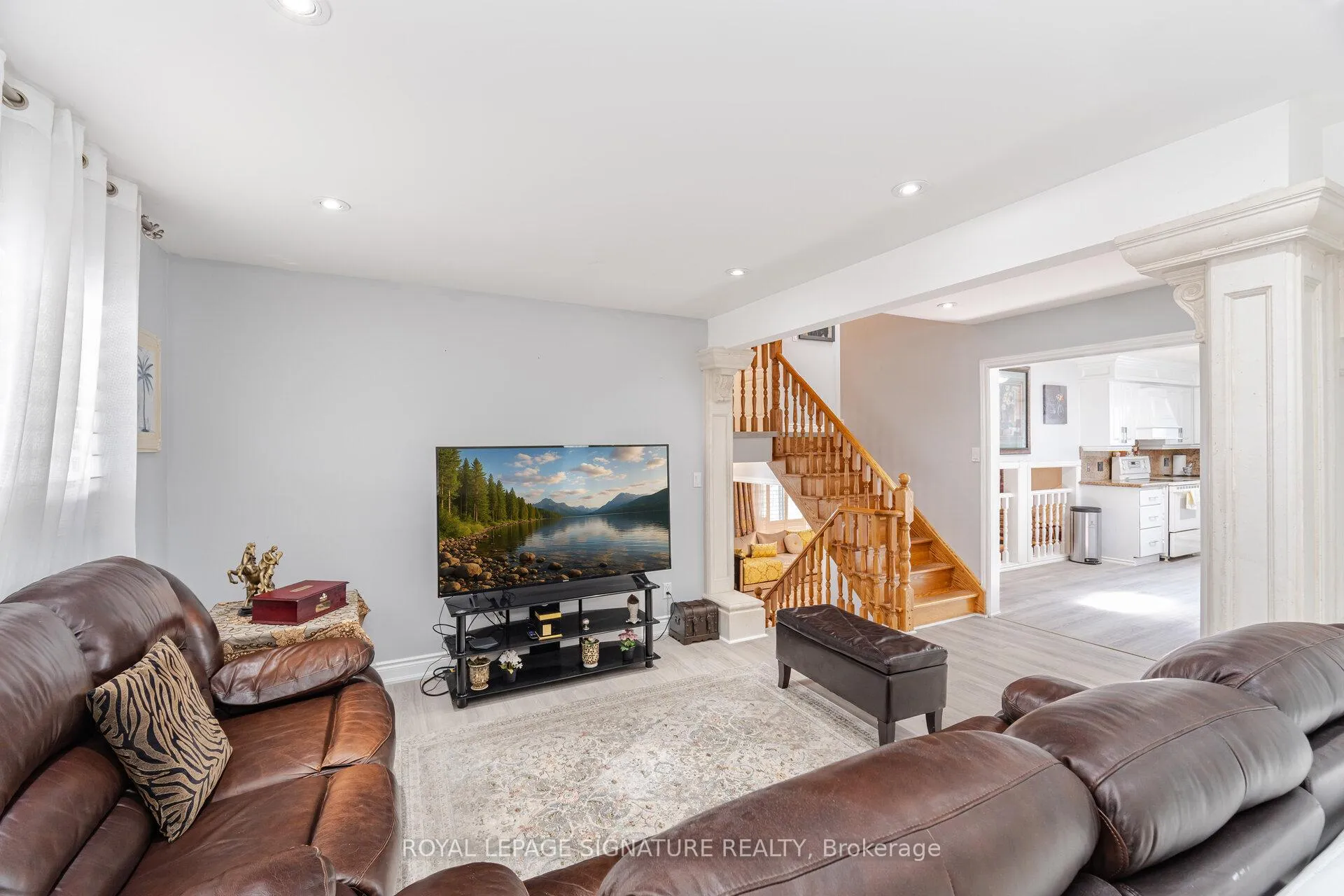 Photo 14 of 574 Antigua Crescent, Oshawa, Northglen — HOMEH