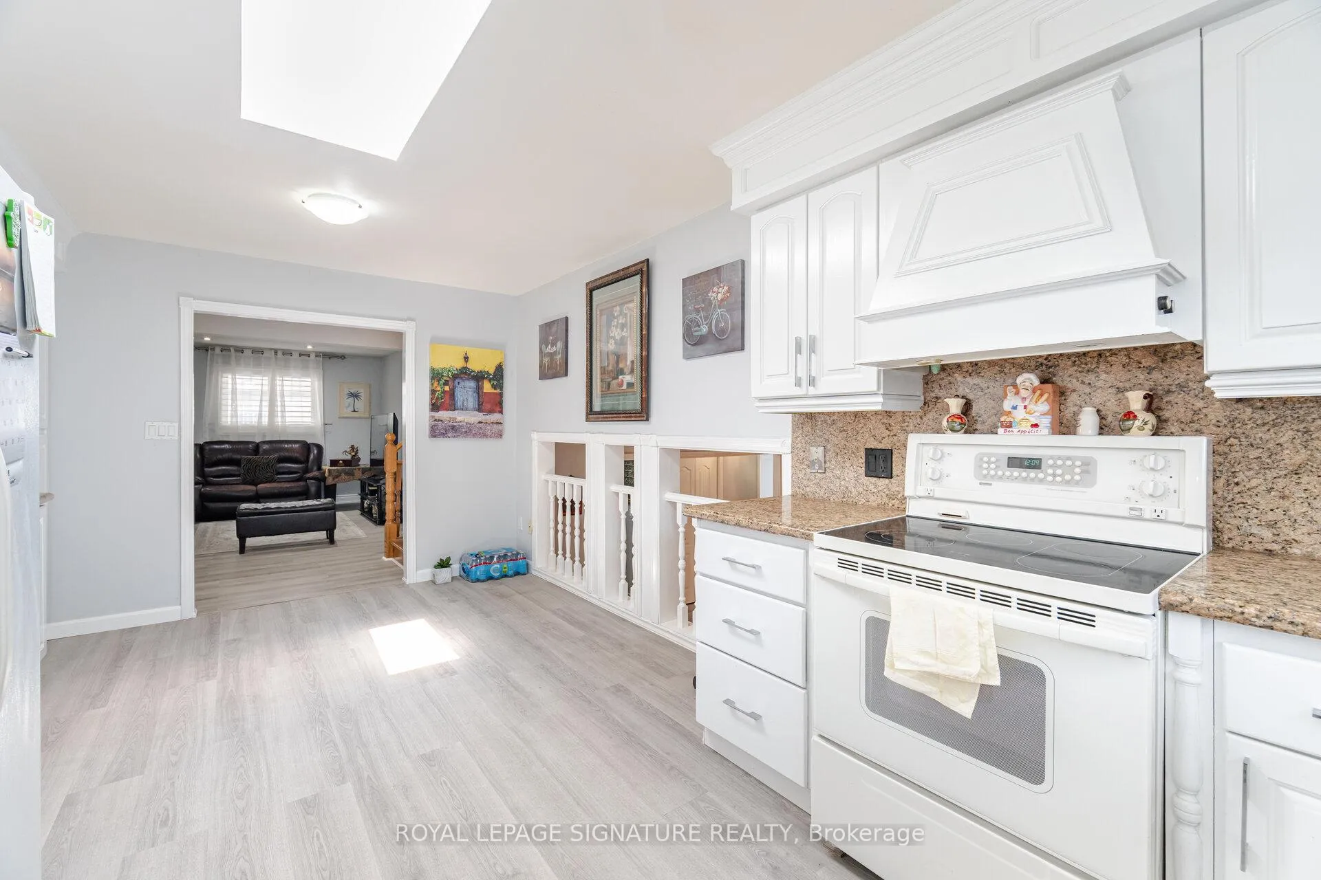 Photo 18 of 574 Antigua Crescent, Oshawa, Northglen — HOMEH