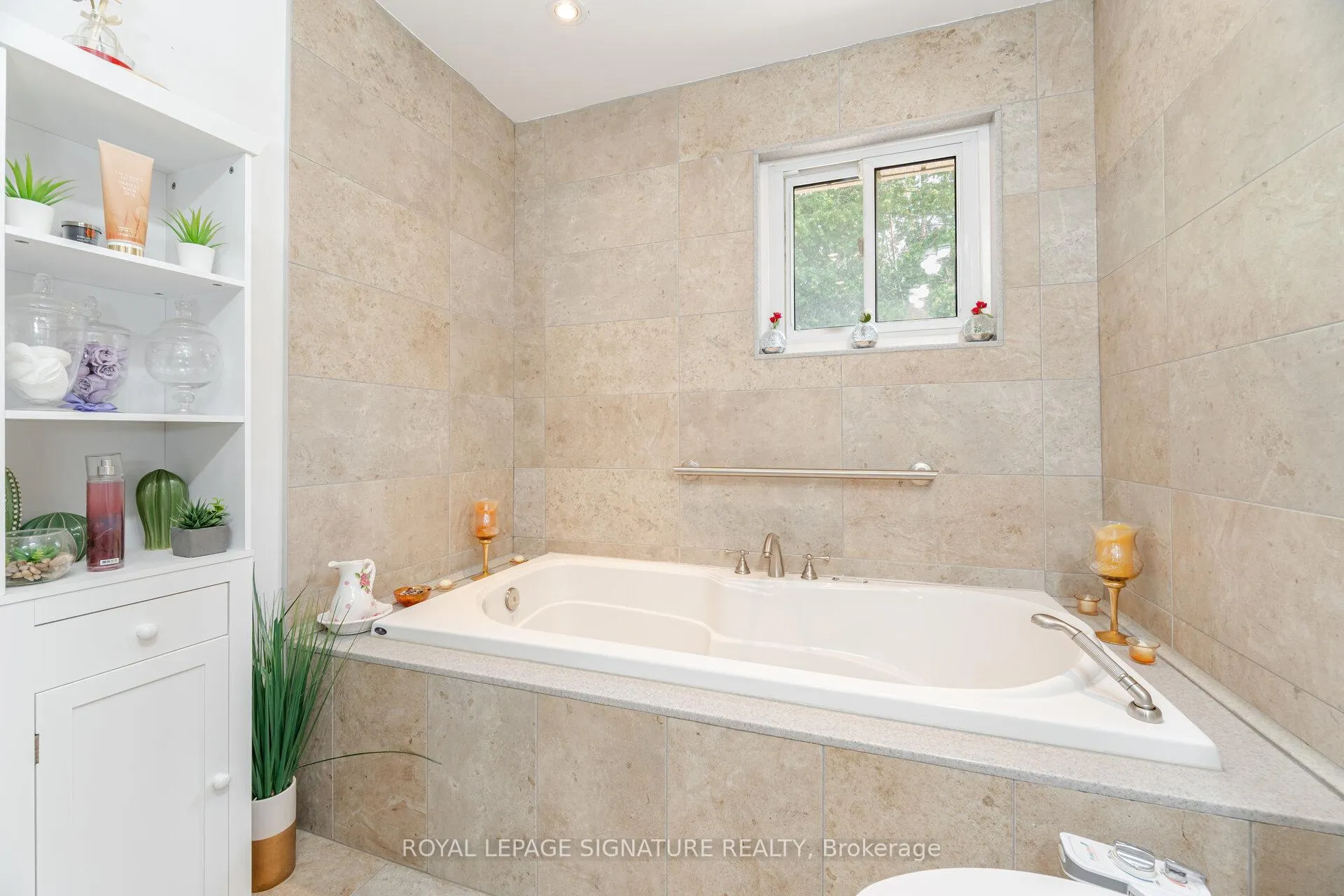 Photo 25 of 574 Antigua Crescent, Oshawa, Northglen — HOMEH