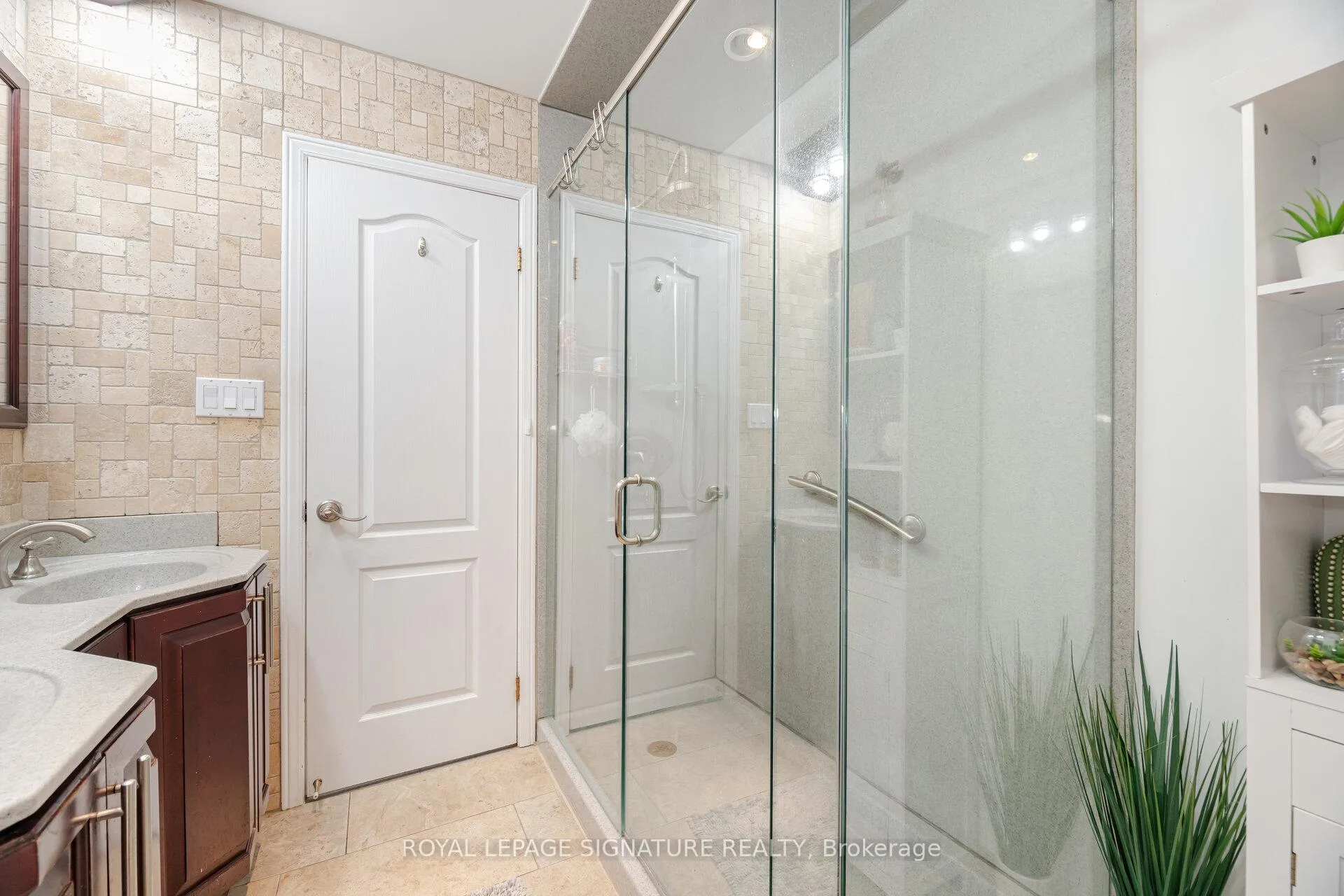 Photo 26 of 574 Antigua Crescent, Oshawa, Northglen — HOMEH