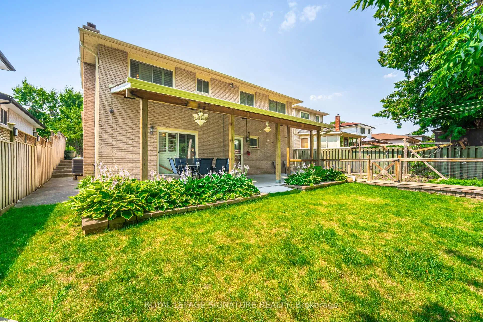 Photo 40 of 574 Antigua Crescent, Oshawa, Northglen — HOMEH