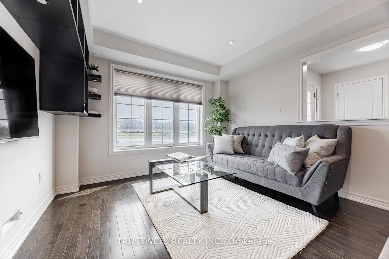Photo 4 of 9154 Dufferin Street, Vaughan, Patterson — HOMEH