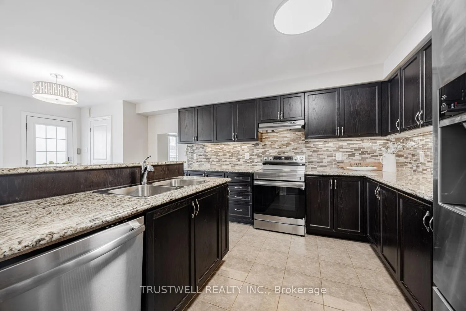 Photo 9 of 9154 Dufferin Street, Vaughan, Patterson — HOMEH