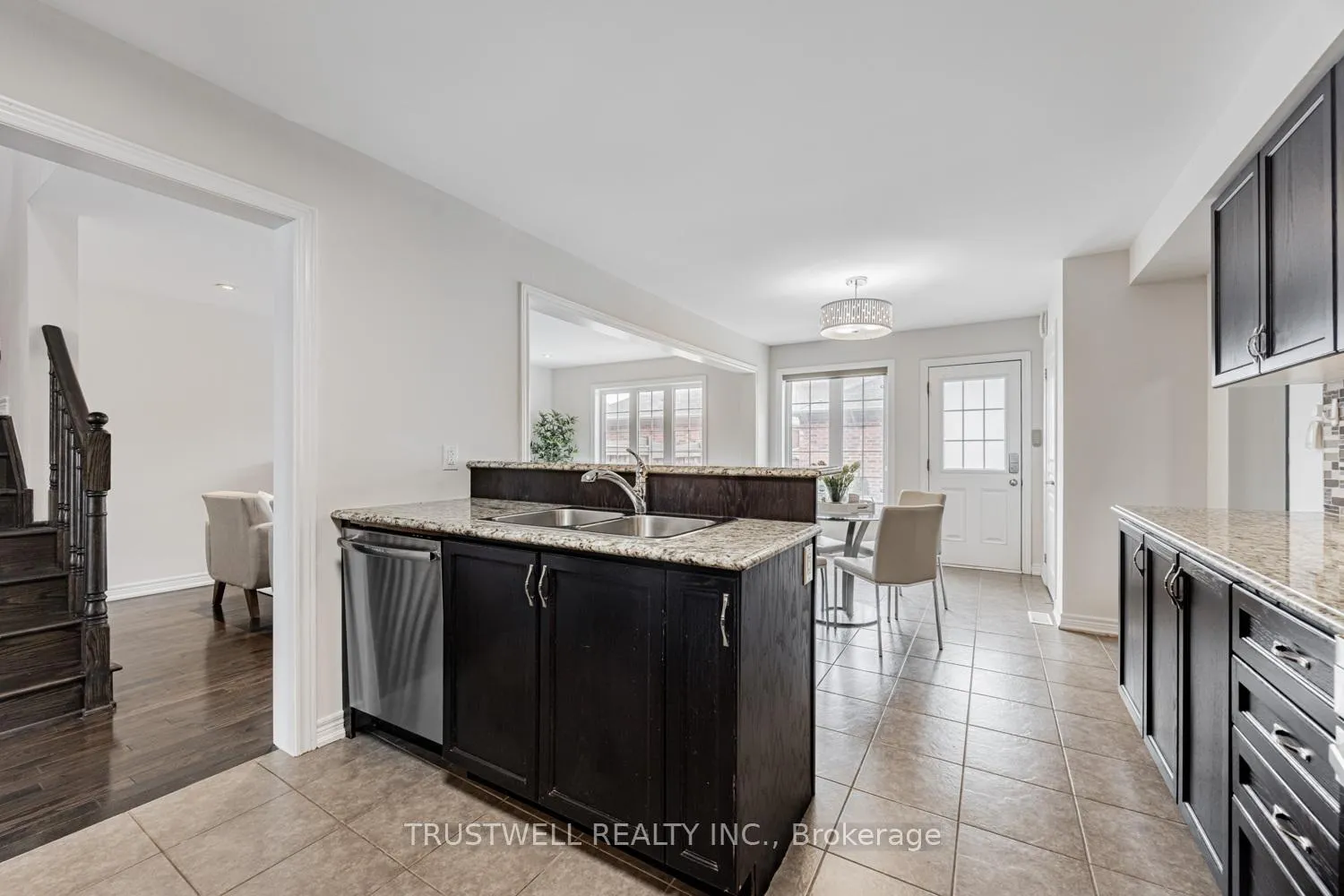 Photo 12 of 9154 Dufferin Street, Vaughan, Patterson — HOMEH