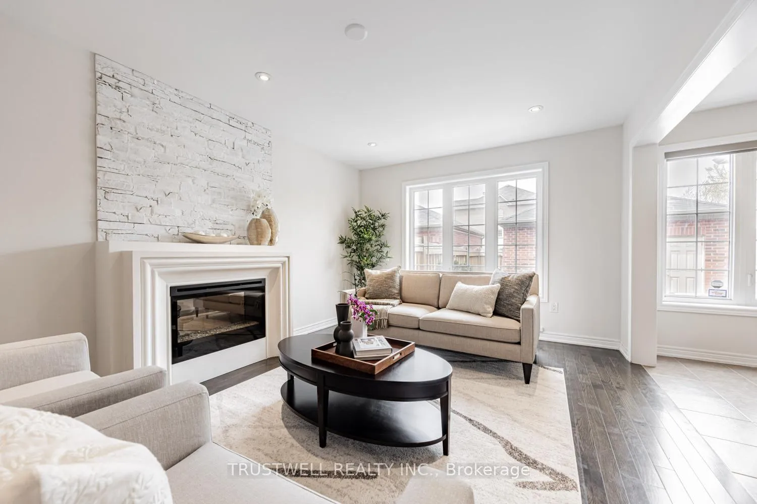 Photo 19 of 9154 Dufferin Street, Vaughan, Patterson — HOMEH