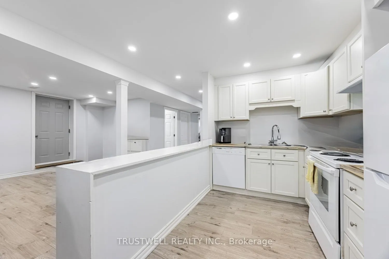 Photo 31 of 9154 Dufferin Street, Vaughan, Patterson — HOMEH