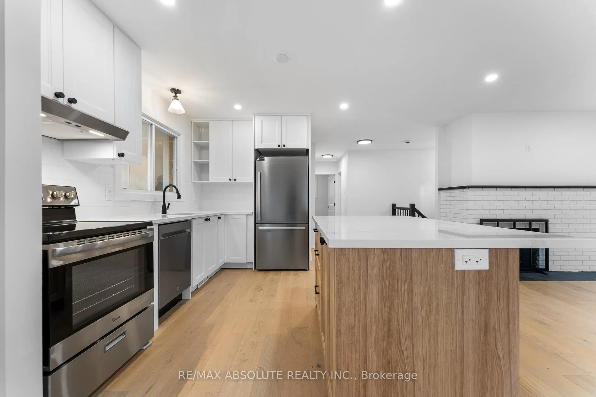 Photo 3 of 14 Mulvagh Avenue, Ottawa, Borden Farm/Stewart Farm/Carleton Heights/Parkwood Hills — HOMEH
