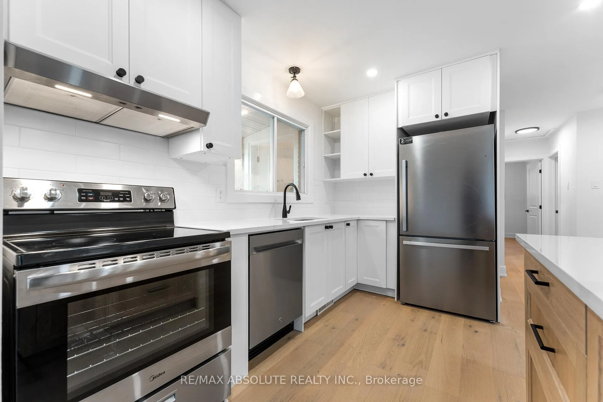Photo 4 of 14 Mulvagh Avenue, Ottawa, Borden Farm/Stewart Farm/Carleton Heights/Parkwood Hills — HOMEH
