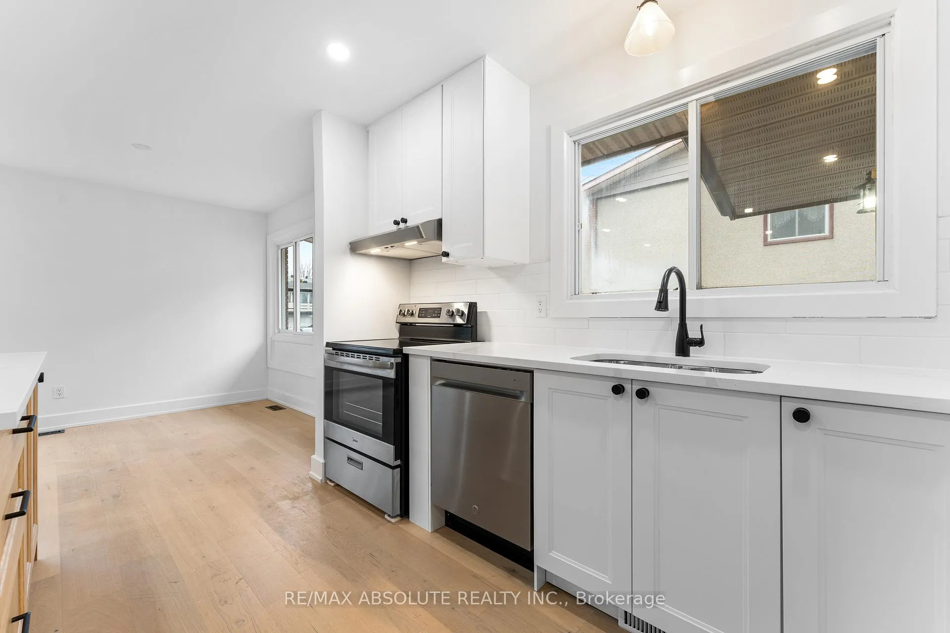 Photo 6 of 14 Mulvagh Avenue, Ottawa, Borden Farm/Stewart Farm/Carleton Heights/Parkwood Hills — HOMEH