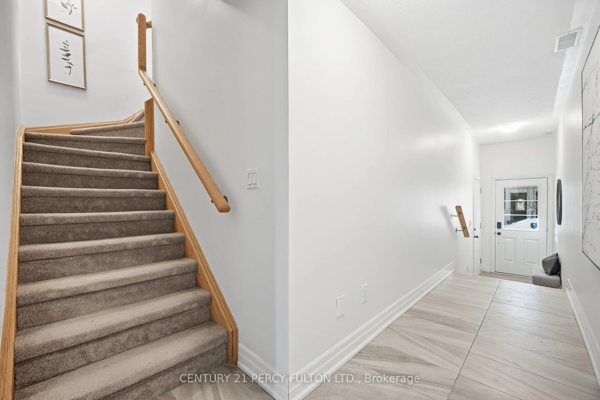Photo 8 of Unit 2, 384 Arctic Red Drive, Oshawa, Windfields — HOMEH