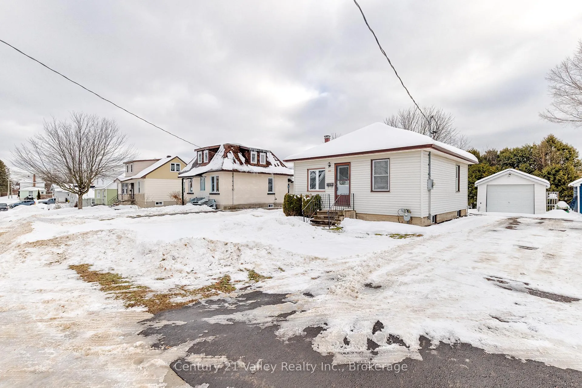 Photo 6 of 347 Joffre Avenue, Renfrew — HOMEH