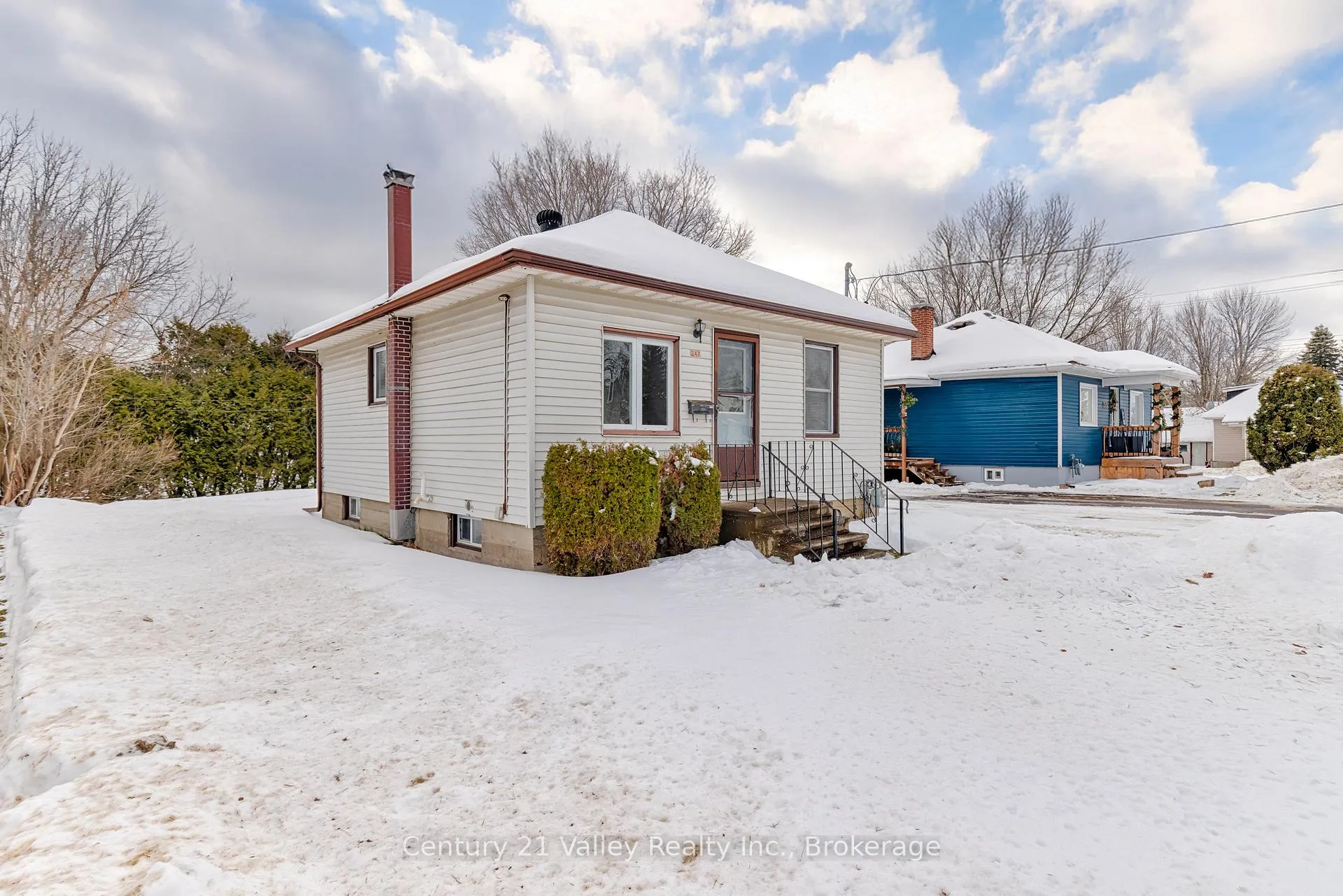 Photo 10 of 347 Joffre Avenue, Renfrew — HOMEH