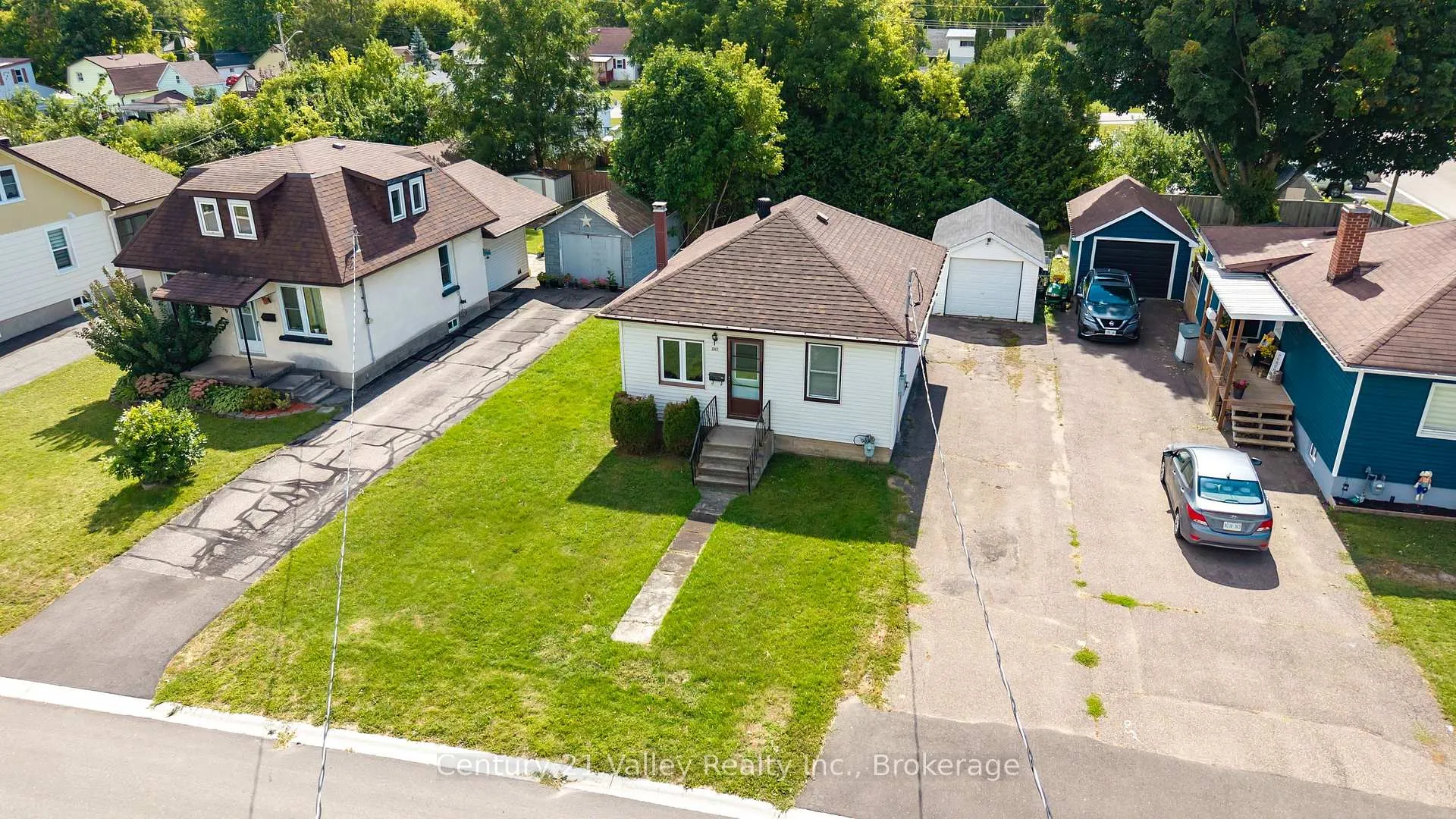 Photo 11 of 347 Joffre Avenue, Renfrew — HOMEH