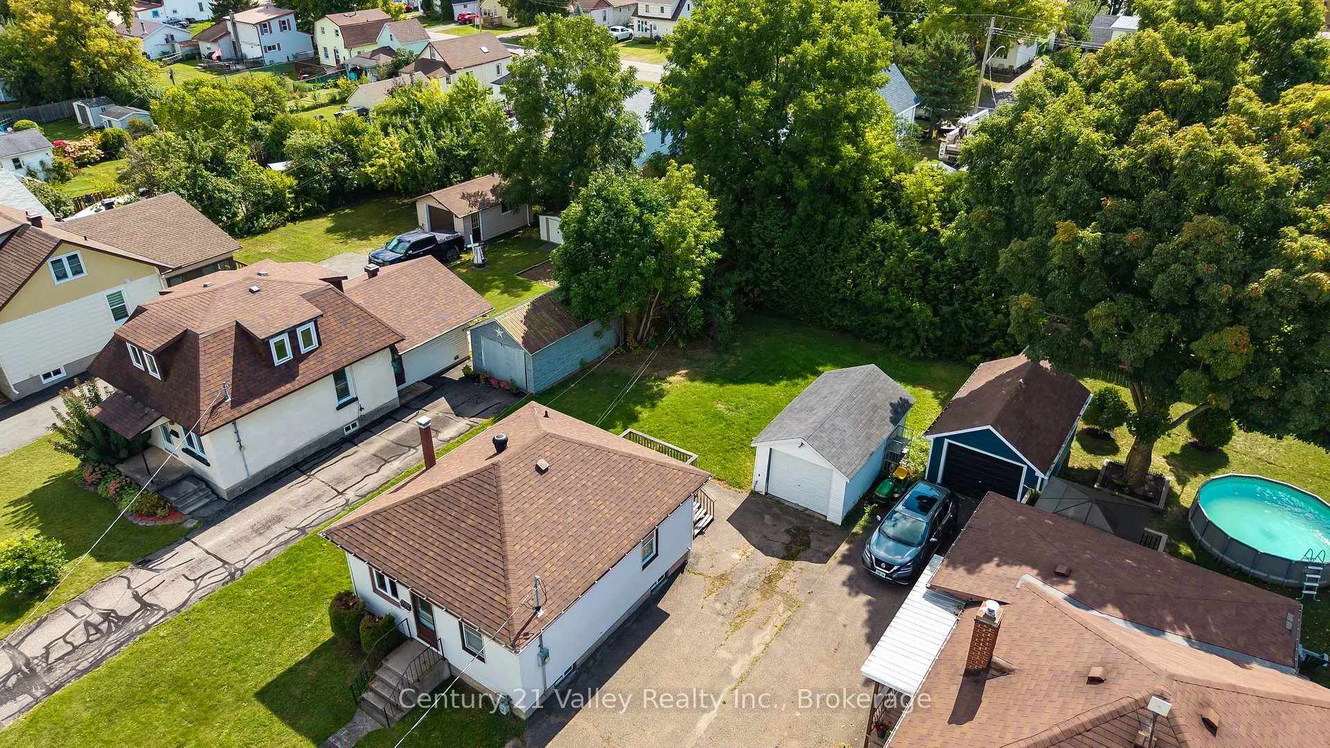 Photo 12 of 347 Joffre Avenue, Renfrew — HOMEH