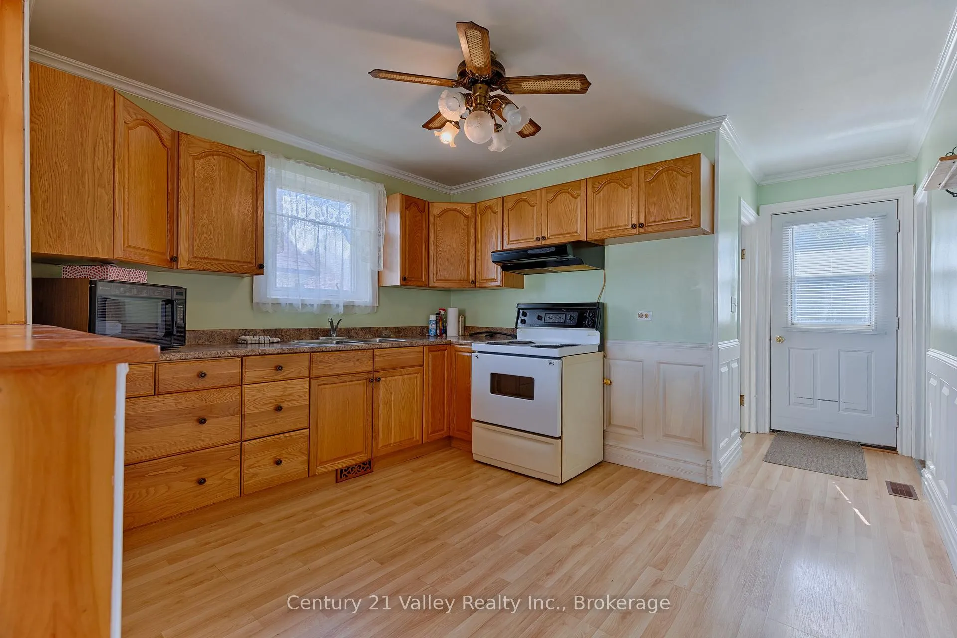 Photo 17 of 347 Joffre Avenue, Renfrew — HOMEH